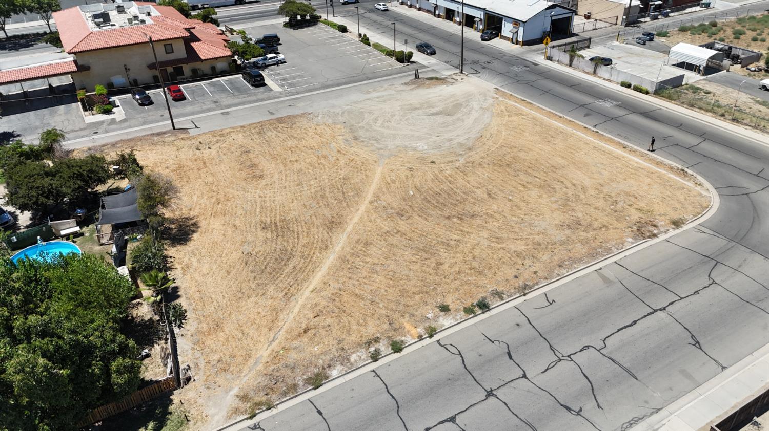 401 417 S 6th St, Kerman, CA 93630