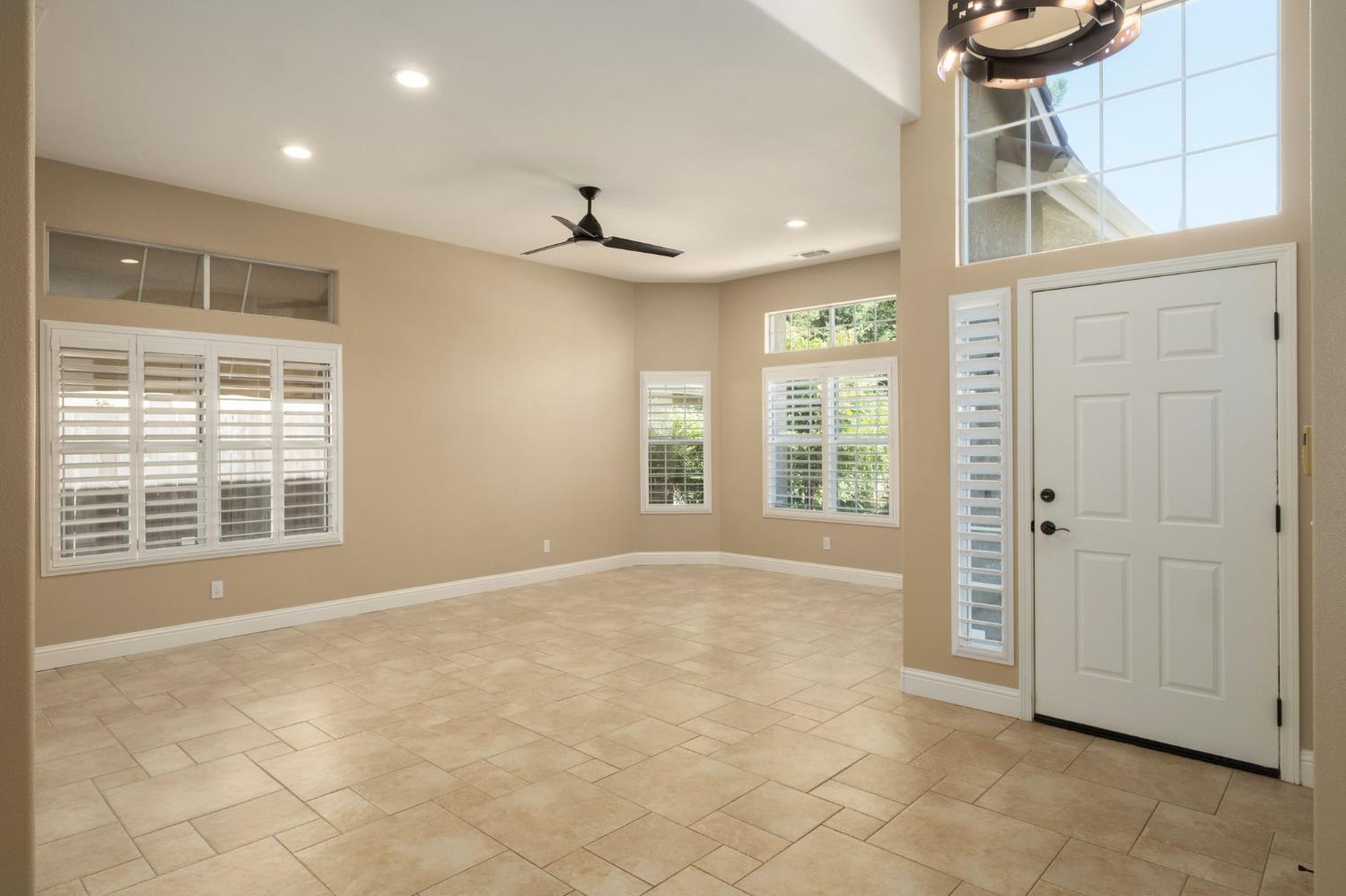 5431 W Bedford Ave, Fresno, CA 93722