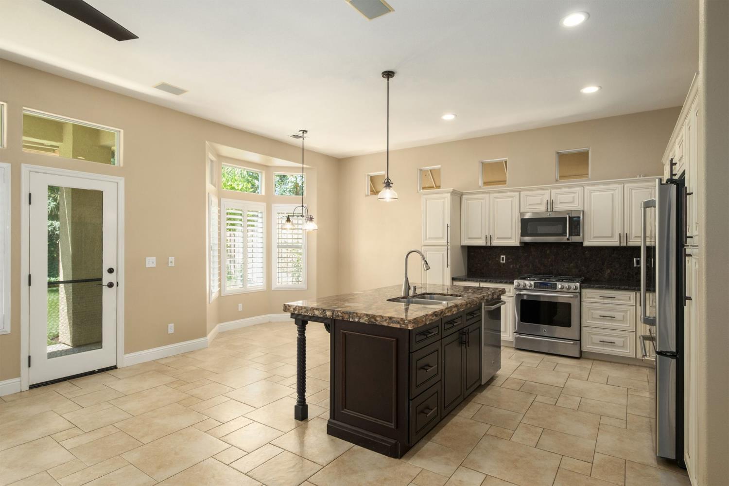 5431 W Bedford Ave, Fresno, CA 93722