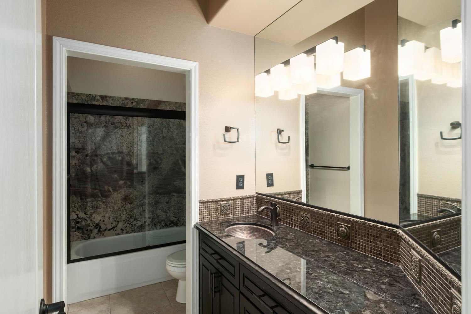 5431 W Bedford Ave, Fresno, CA 93722
