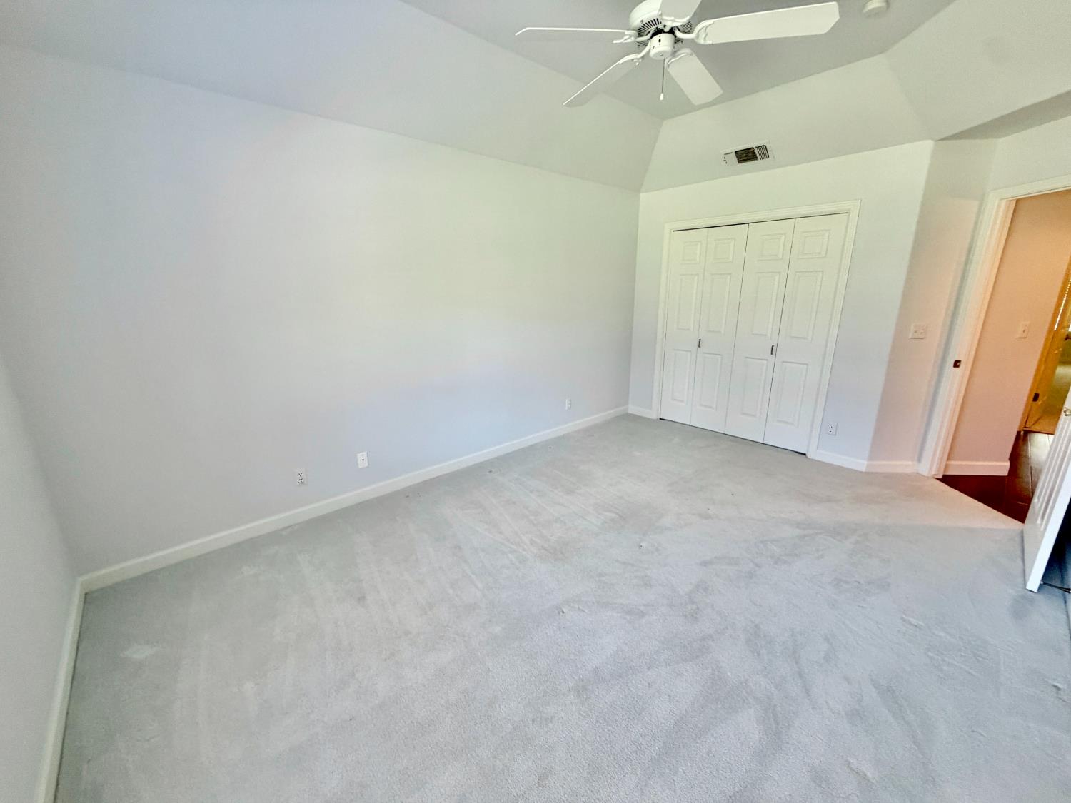 9433 N Ashurst Dr, Fresno, CA 93720
