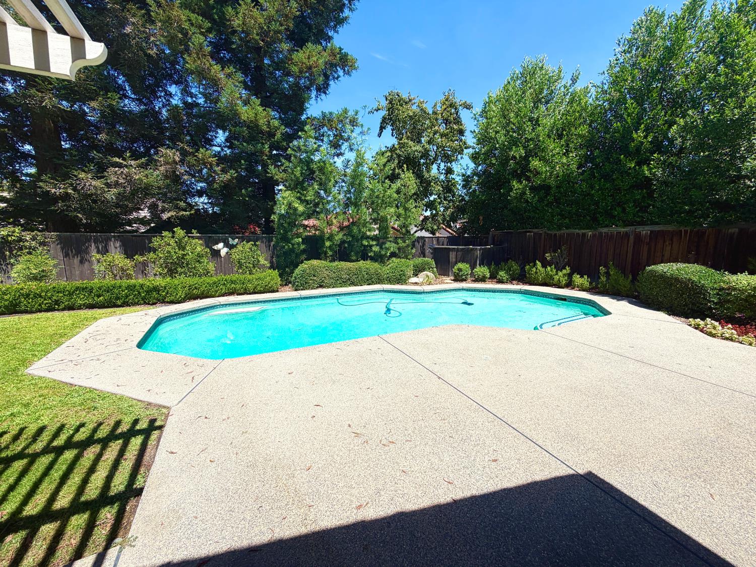 9433 N Ashurst Dr, Fresno, CA 93720