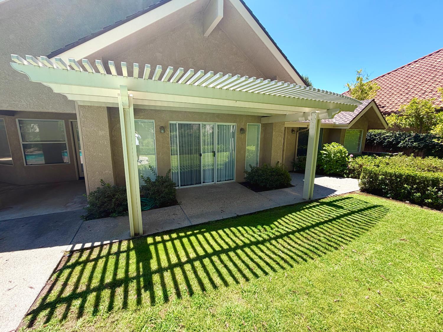 9433 N Ashurst Dr, Fresno, CA 93720