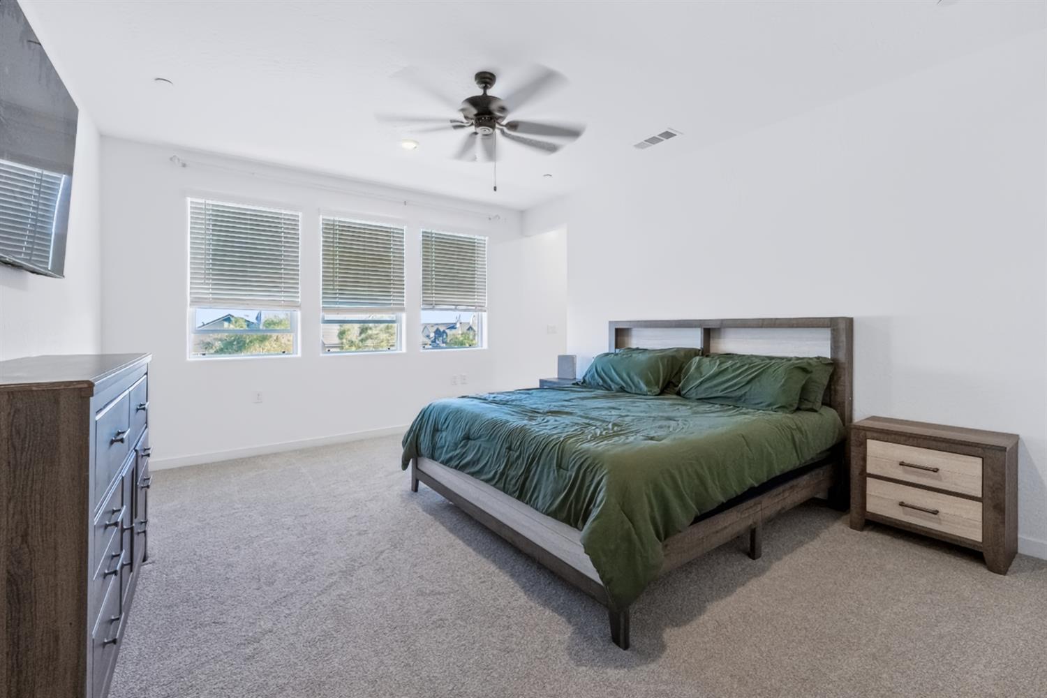 1164 granite Dr W, Madera, CA 93636