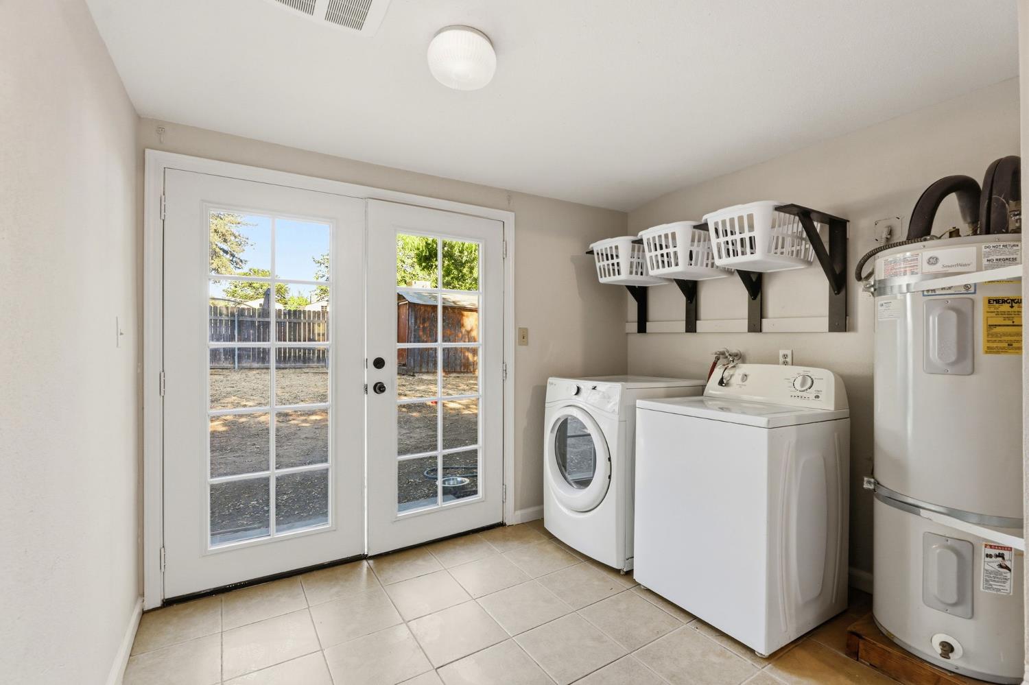 2940 Walnut Ave, Out Of Area, CA 95608