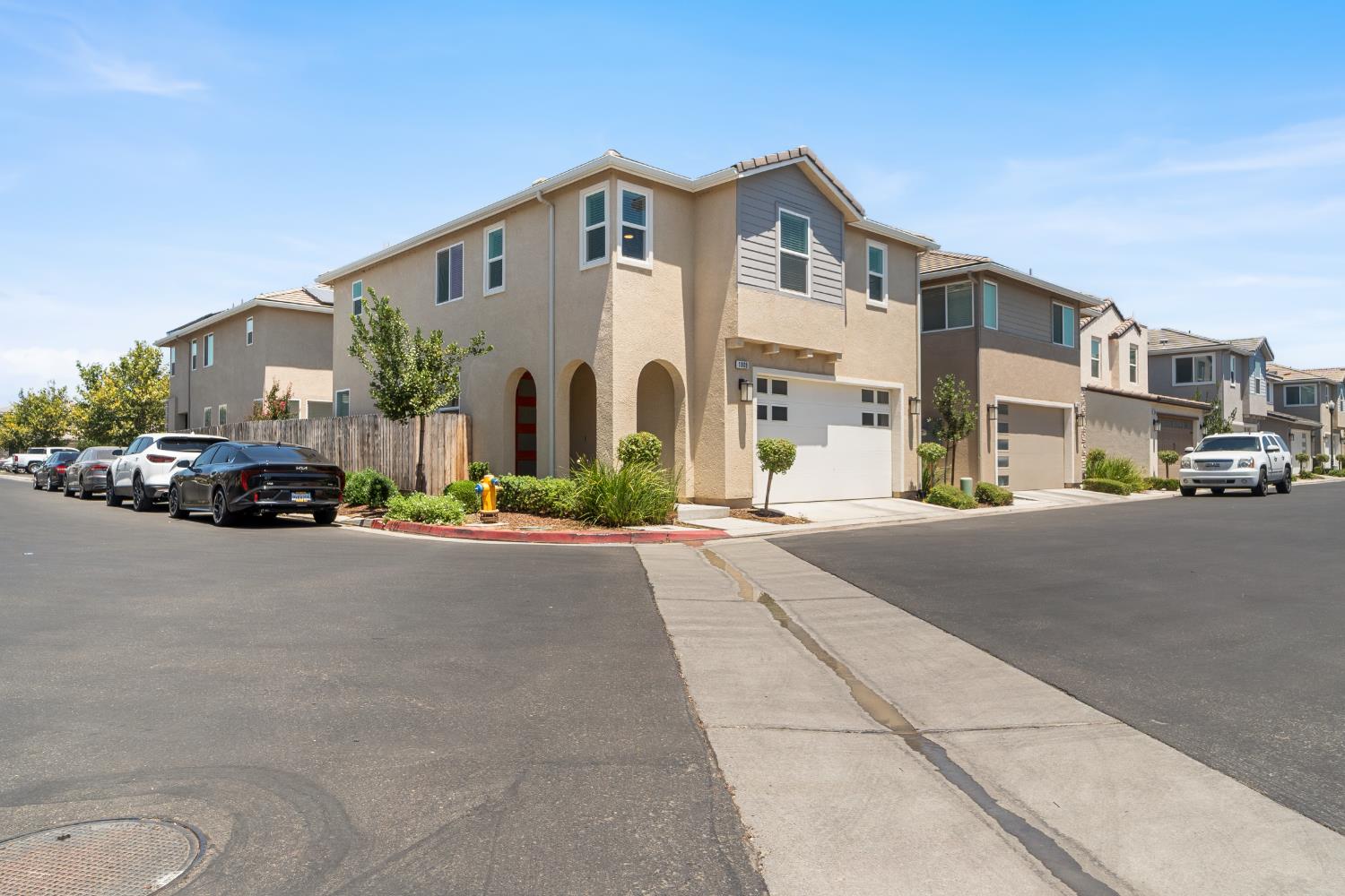 1909 Kelly Ln, Clovis, CA 93611