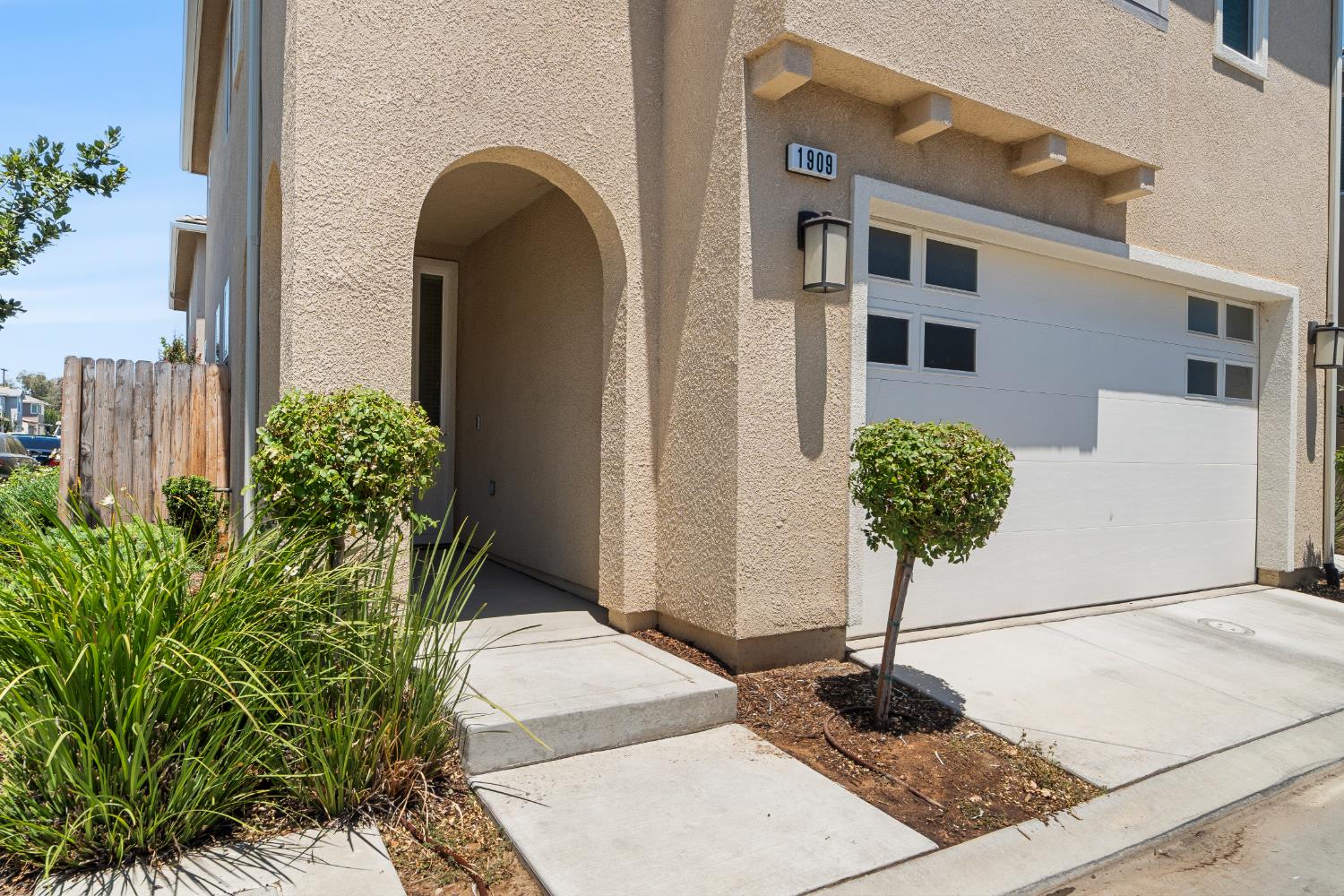 1909 Kelly Ln, Clovis, CA 93611