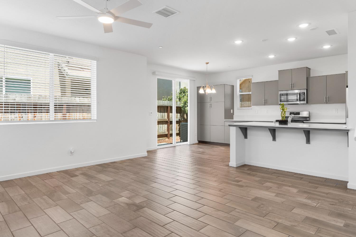 1909 Kelly Ln, Clovis, CA 93611