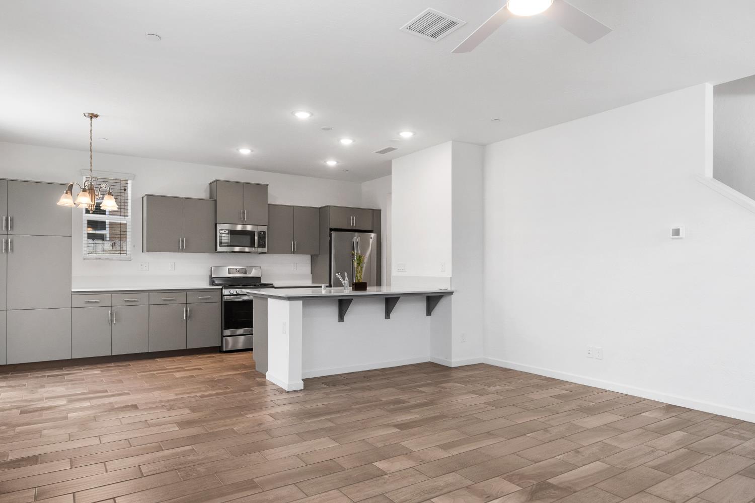 1909 Kelly Ln, Clovis, CA 93611