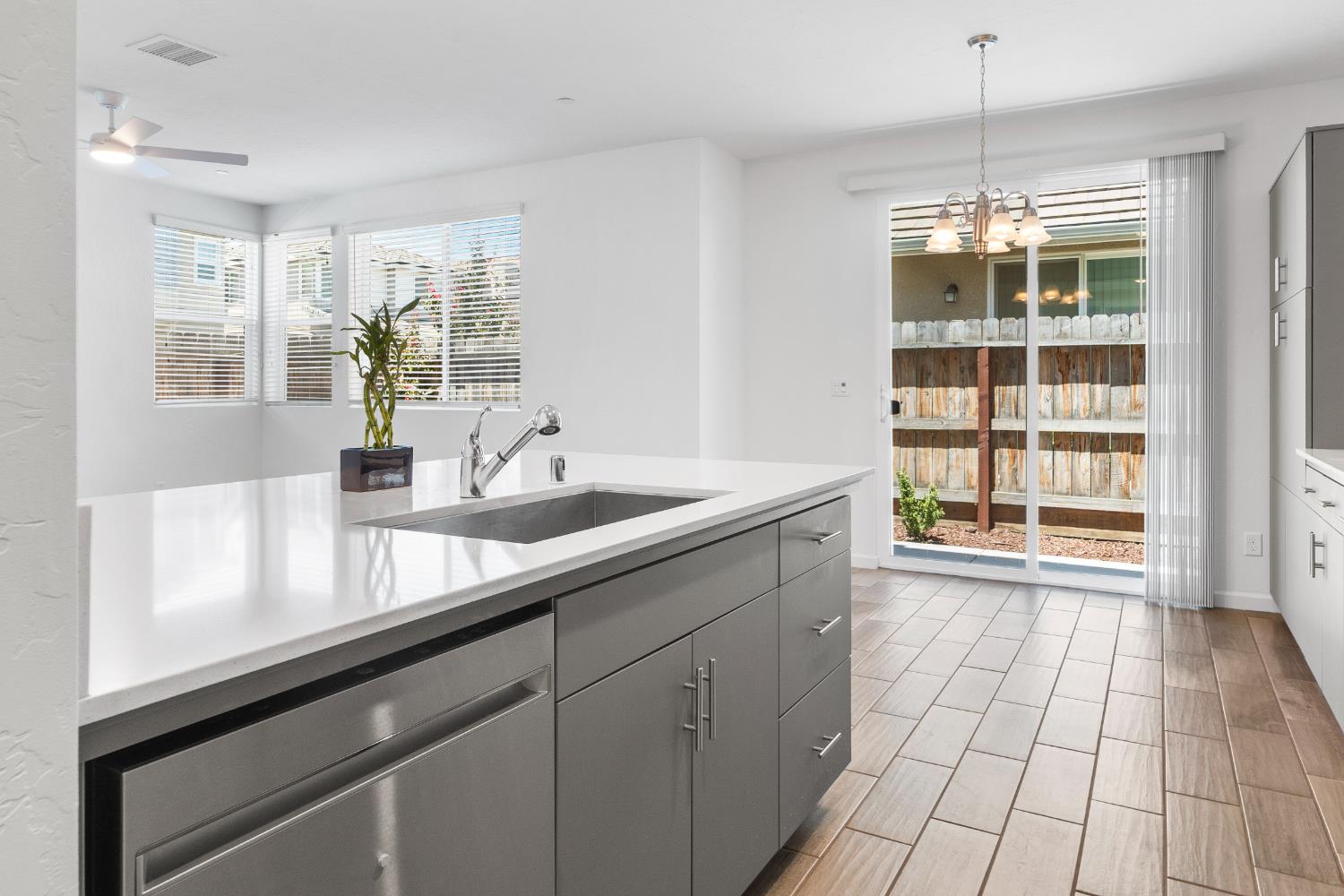 1909 Kelly Ln, Clovis, CA 93611