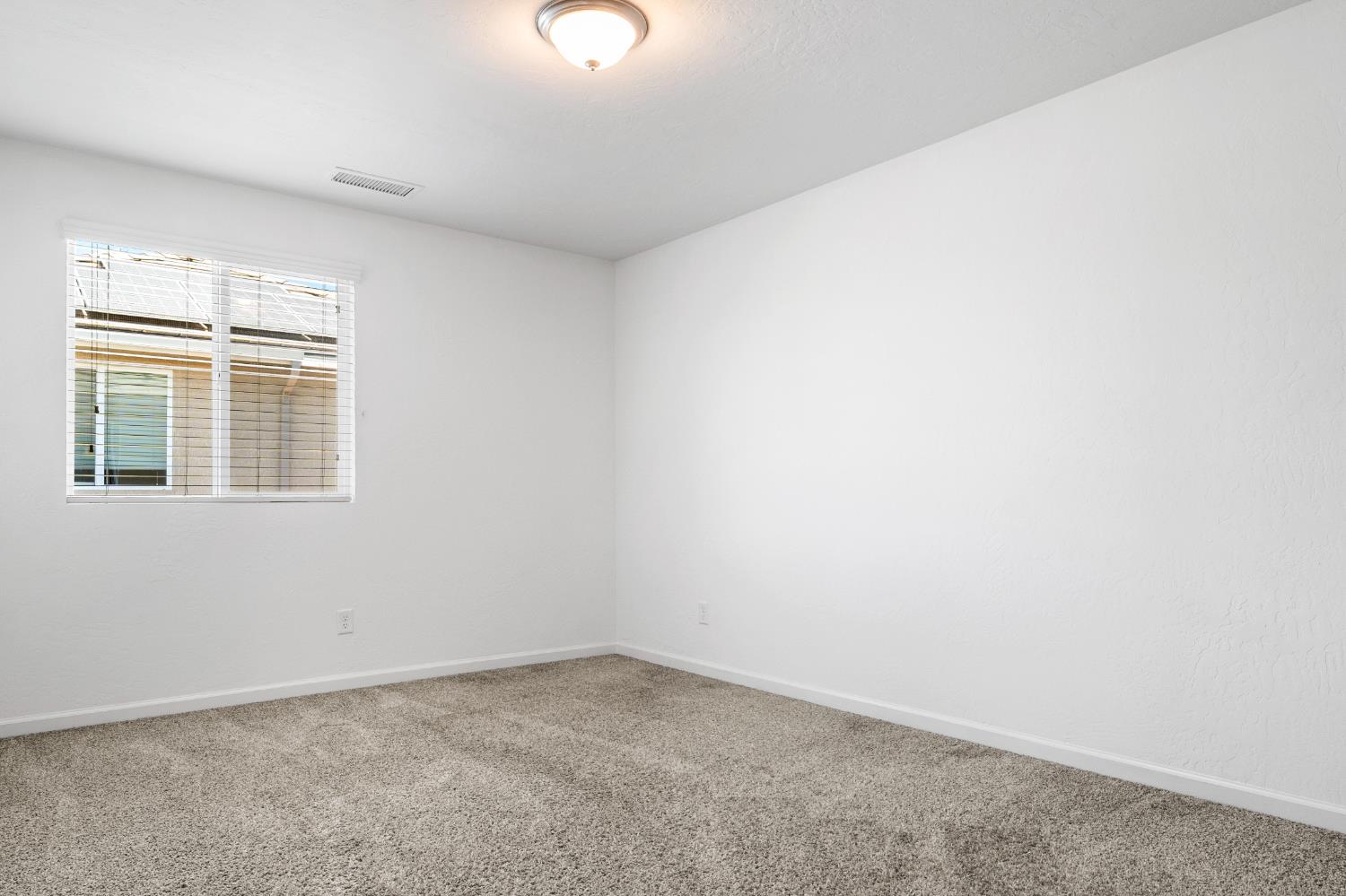 1909 Kelly Ln, Clovis, CA 93611