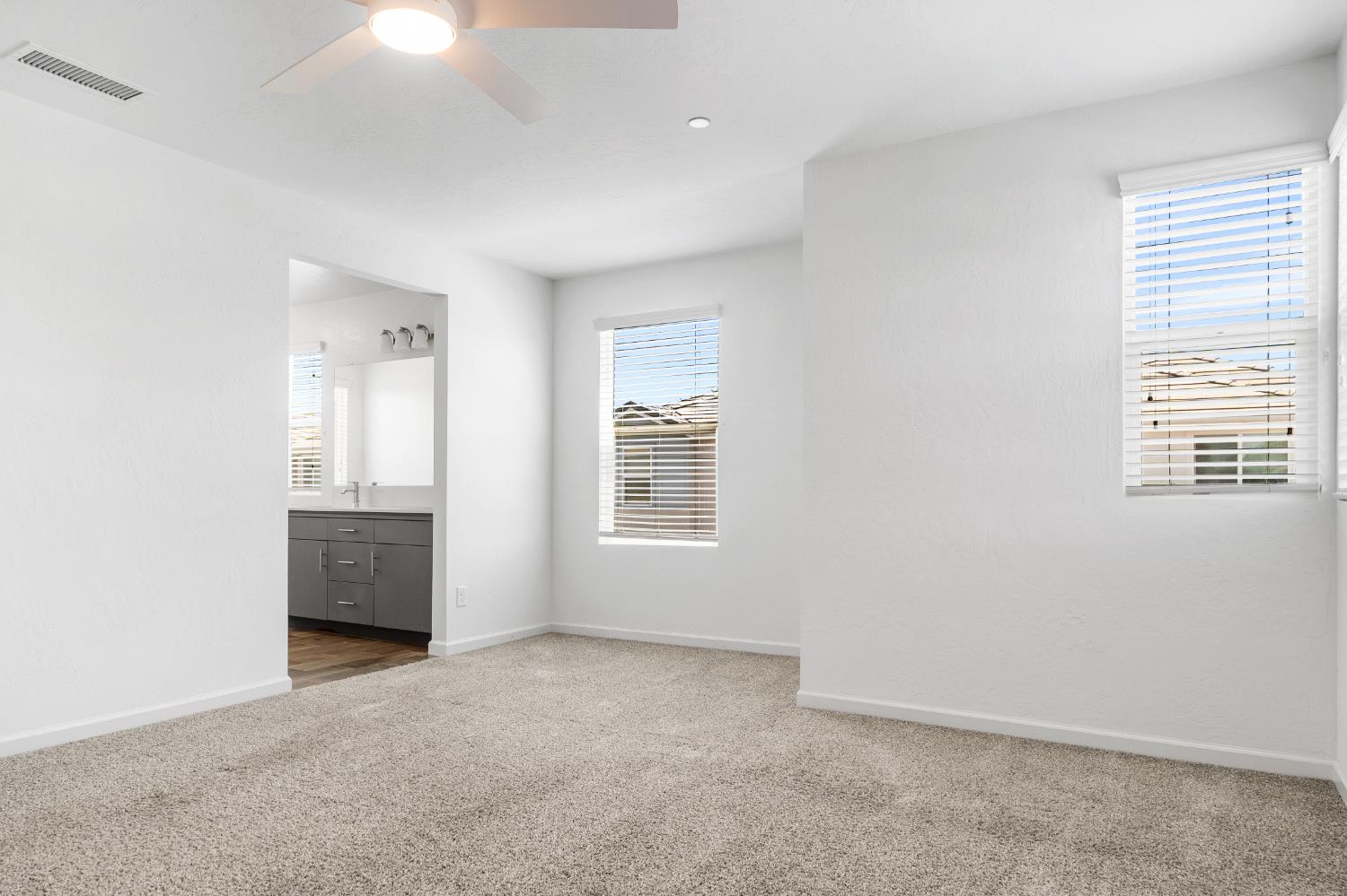 1909 Kelly Ln, Clovis, CA 93611