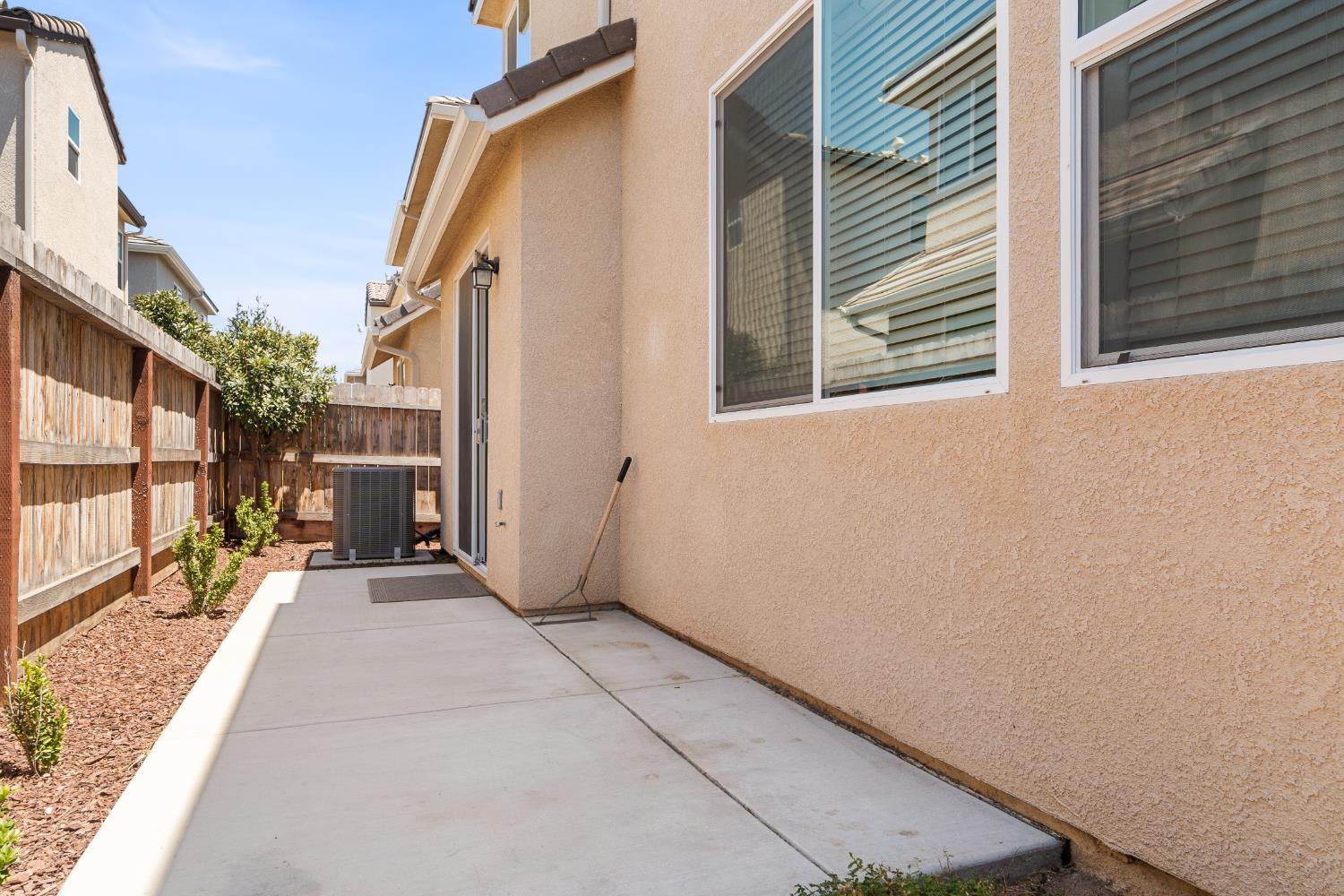 1909 Kelly Ln, Clovis, CA 93611