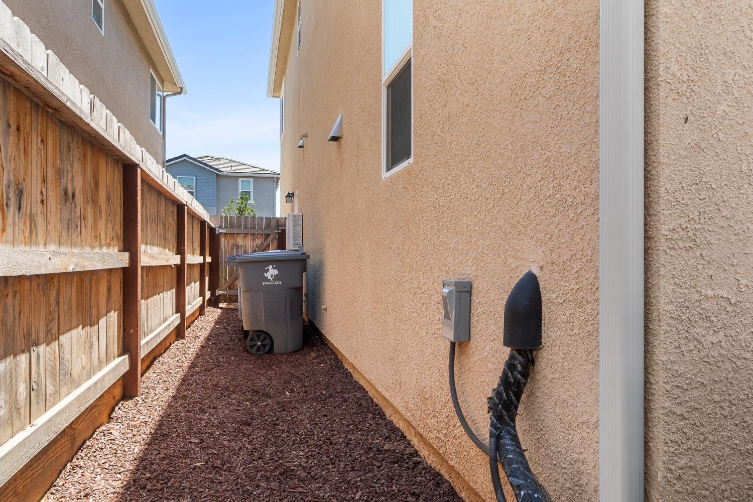 1909 Kelly Ln, Clovis, CA 93611