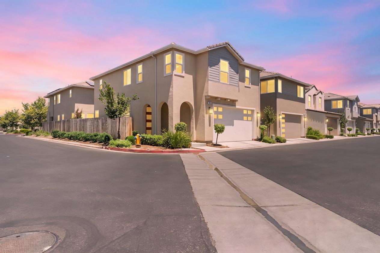 1909 Kelly Ln, Clovis, CA 93611