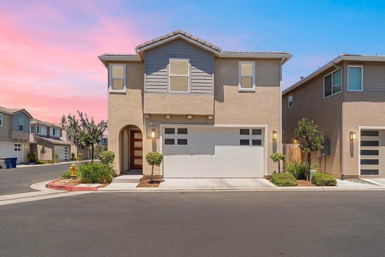 1909 Kelly Ln, Clovis, CA 93611