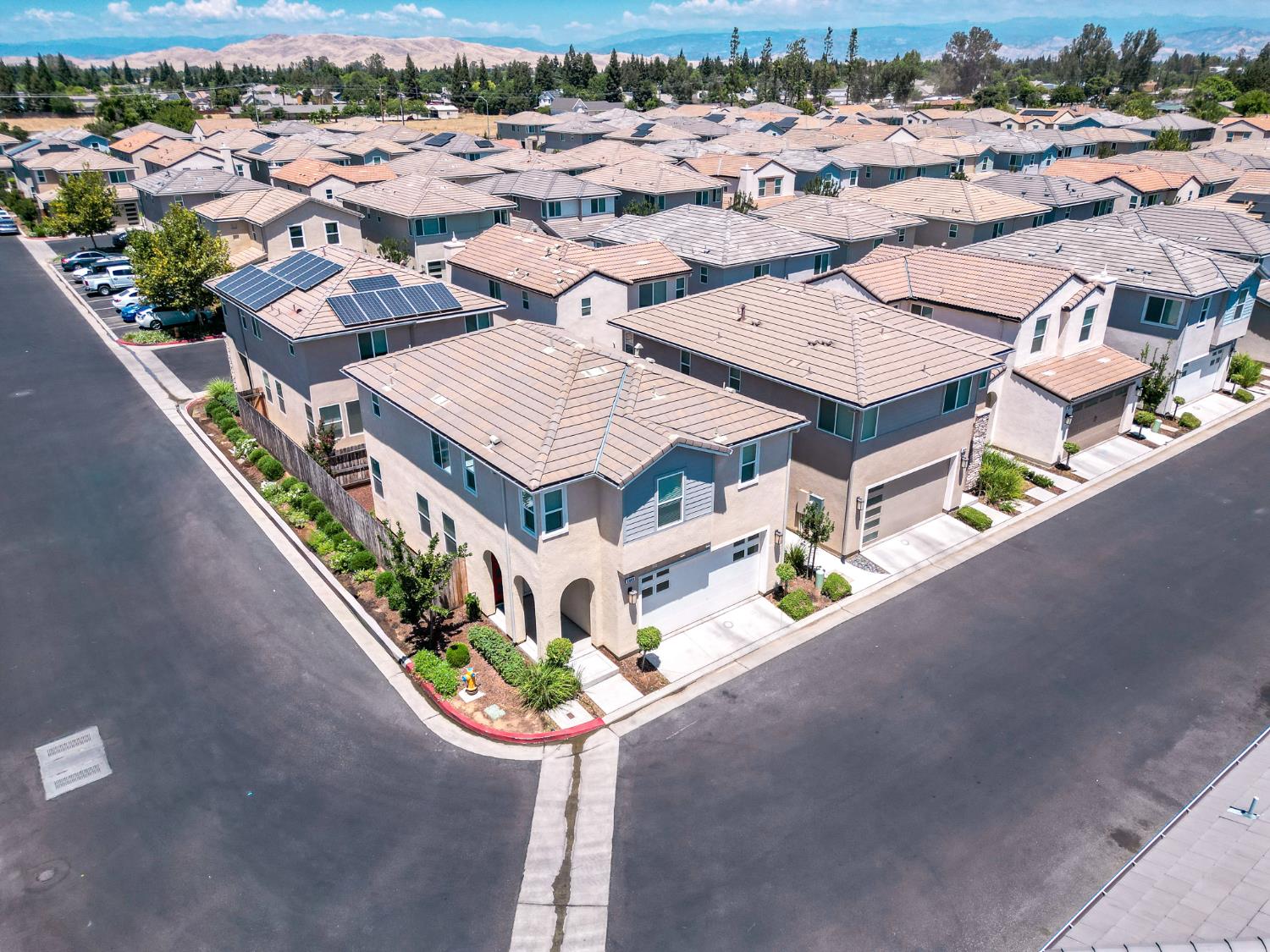 1909 Kelly Ln, Clovis, CA 93611
