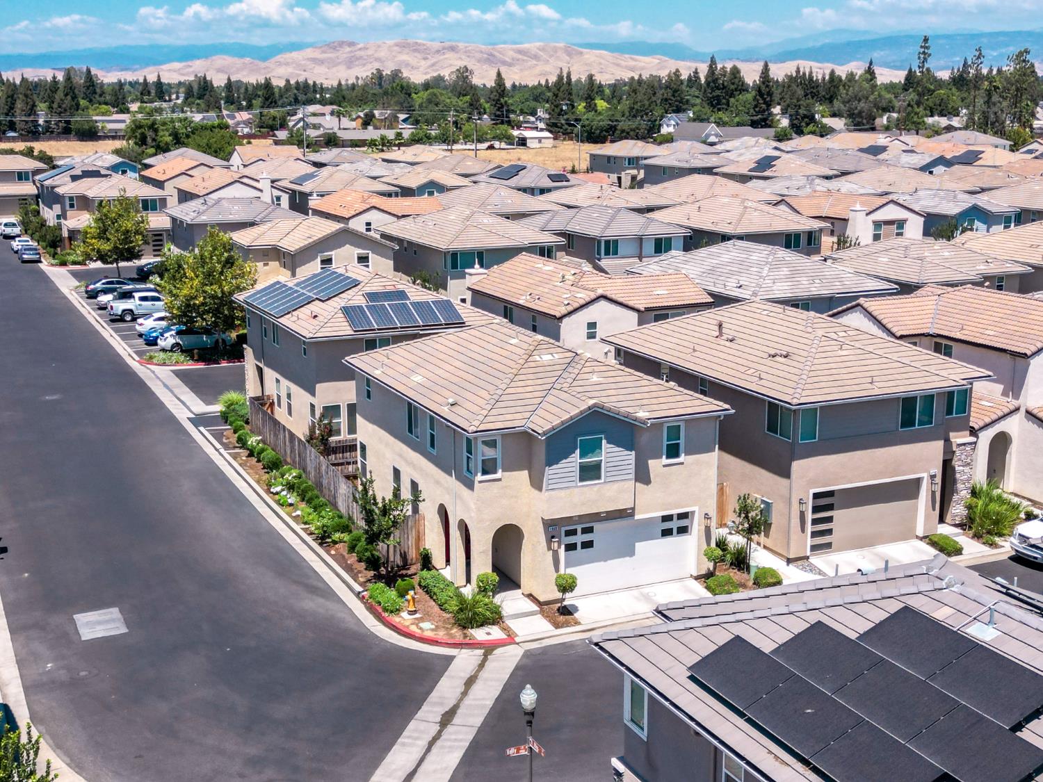 1909 Kelly Ln, Clovis, CA 93611