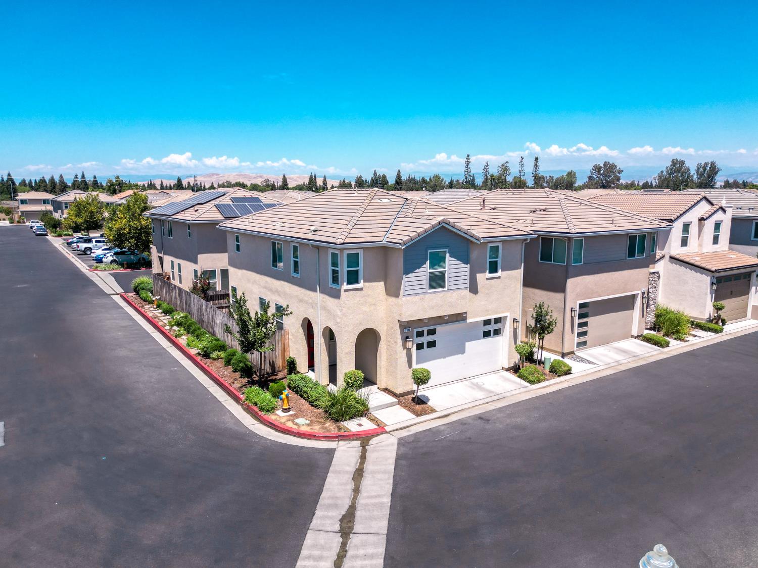 1909 Kelly Ln, Clovis, CA 93611