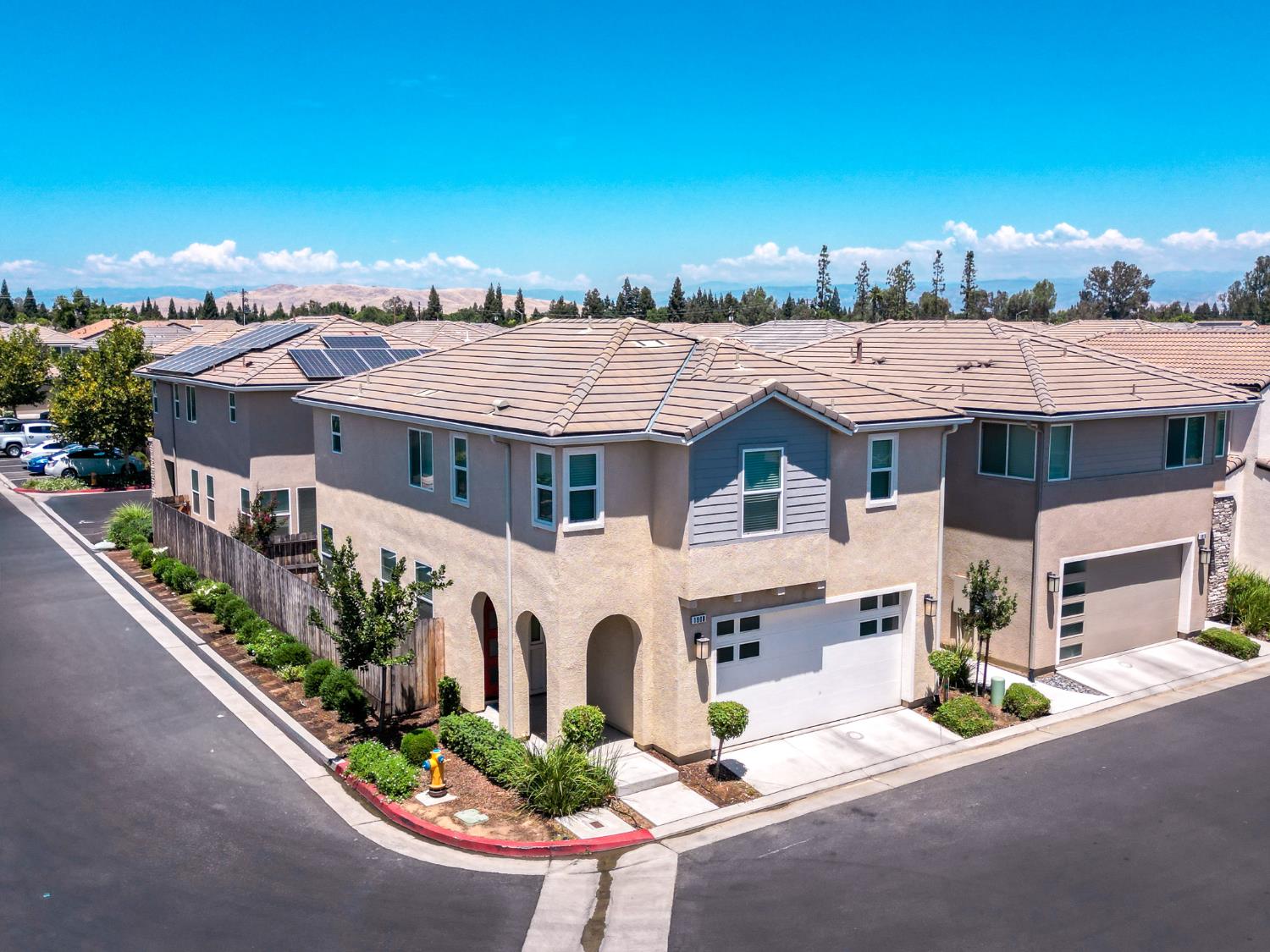 1909 Kelly Ln, Clovis, CA 93611