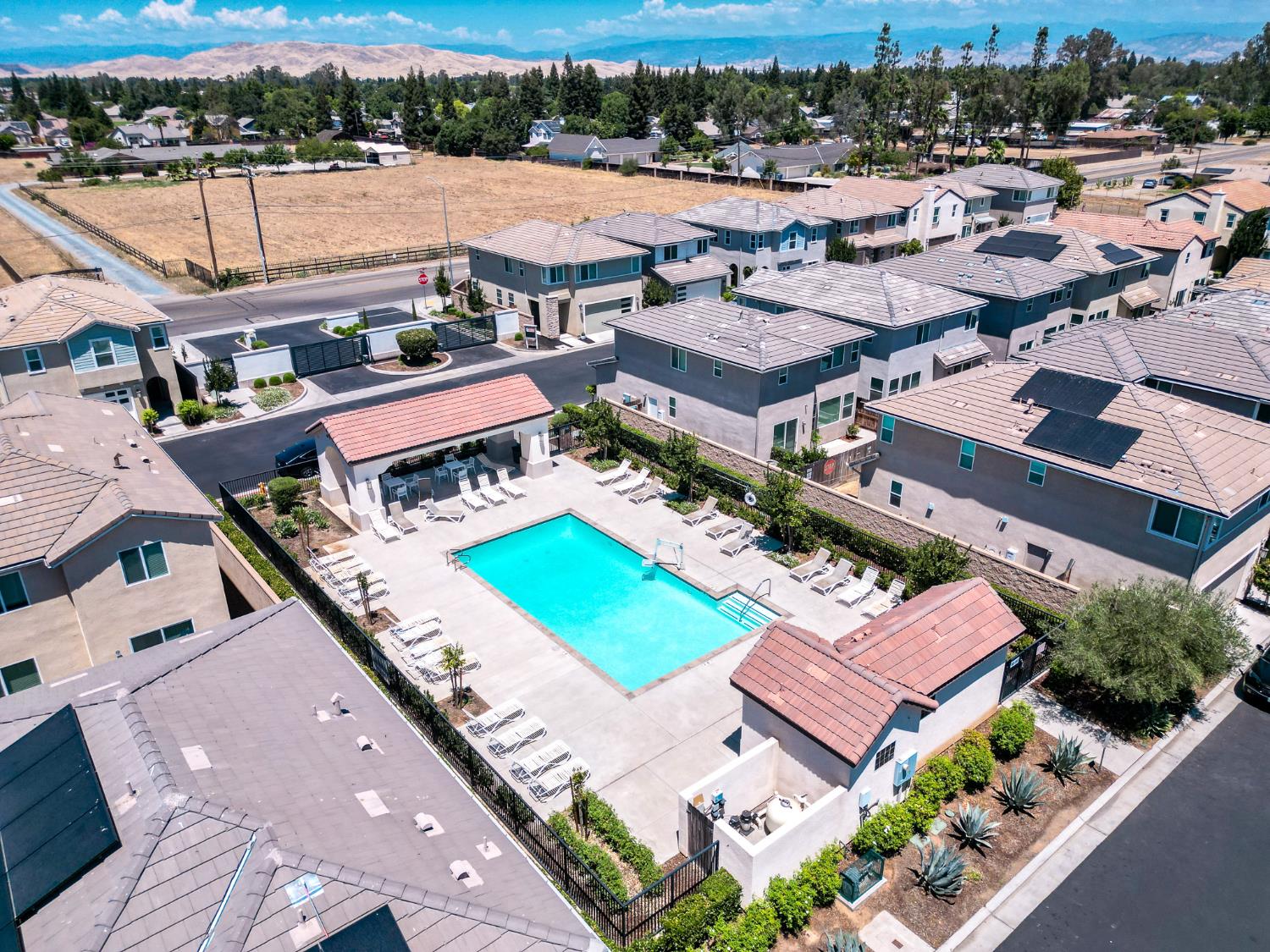1909 Kelly Ln, Clovis, CA 93611