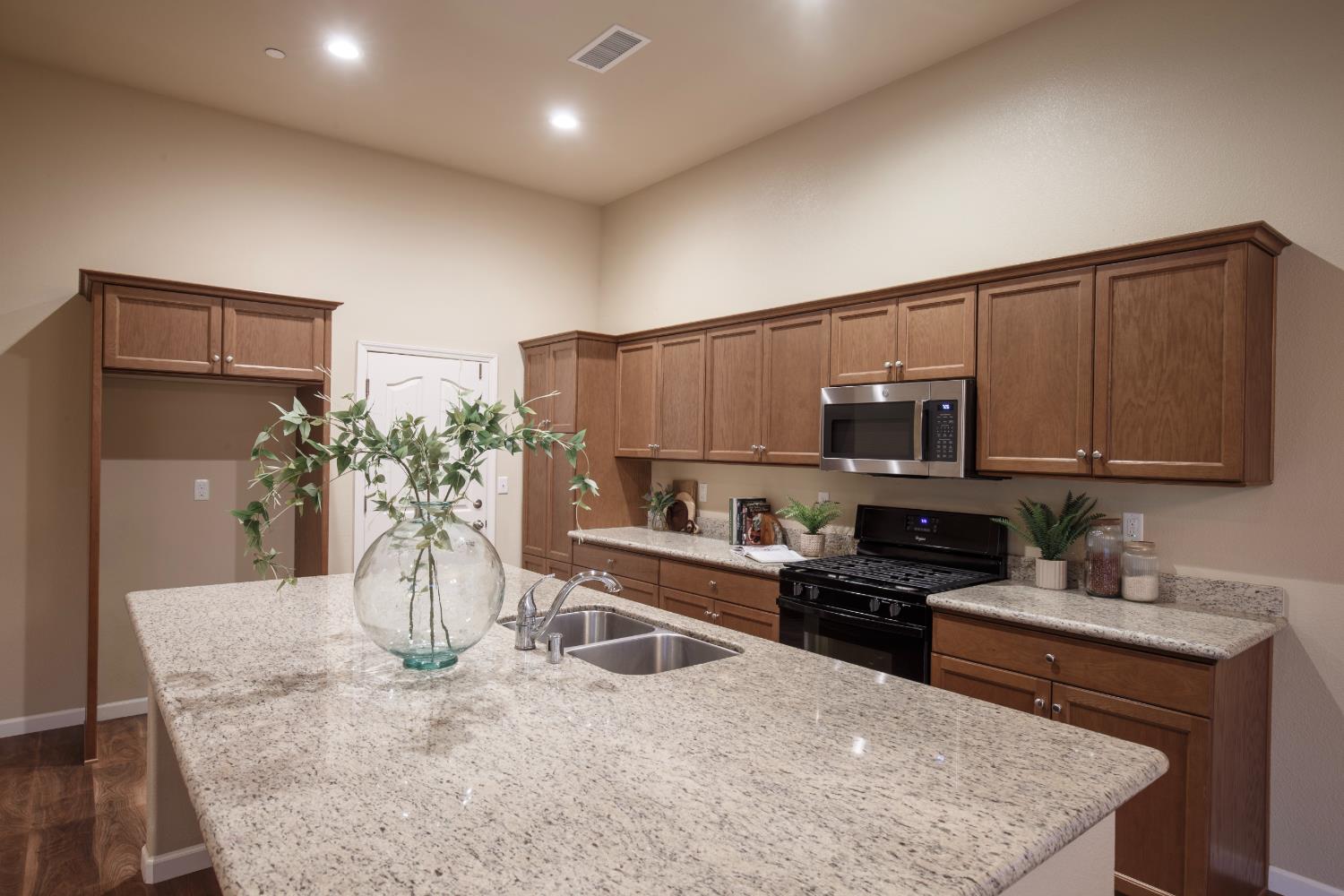 739 Hermosa Ave, Clovis, CA 93619