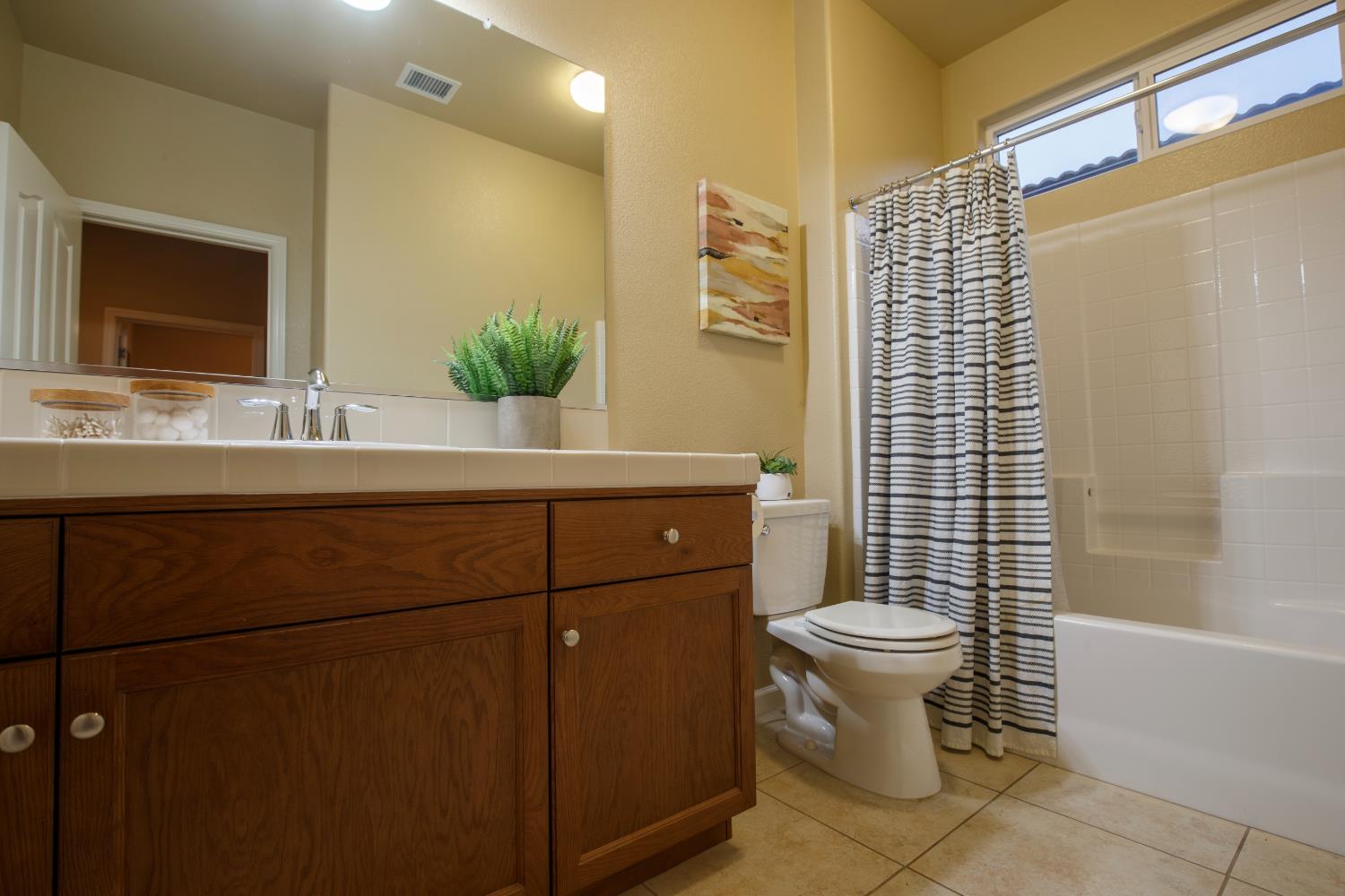 739 Hermosa Ave, Clovis, CA 93619