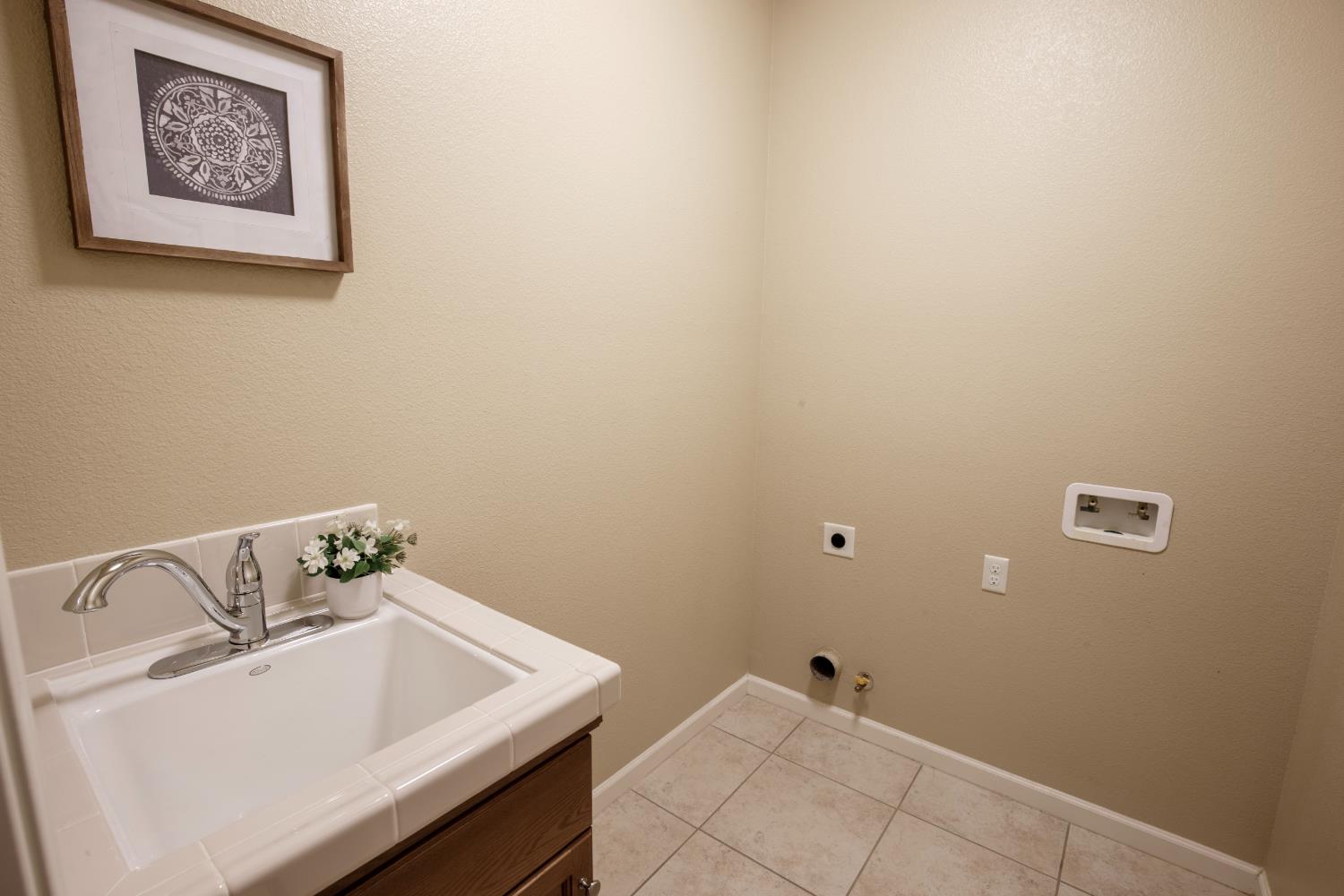 739 Hermosa Ave, Clovis, CA 93619