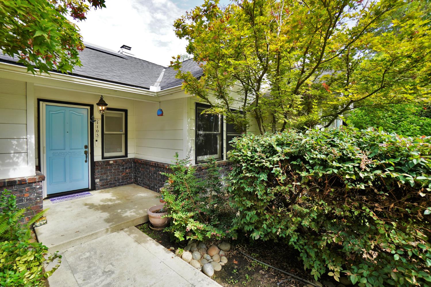 1105 N Cindy St, Visalia, CA 93291