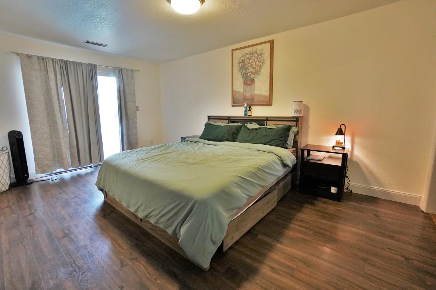 1105 N Cindy St, Visalia, CA 93291