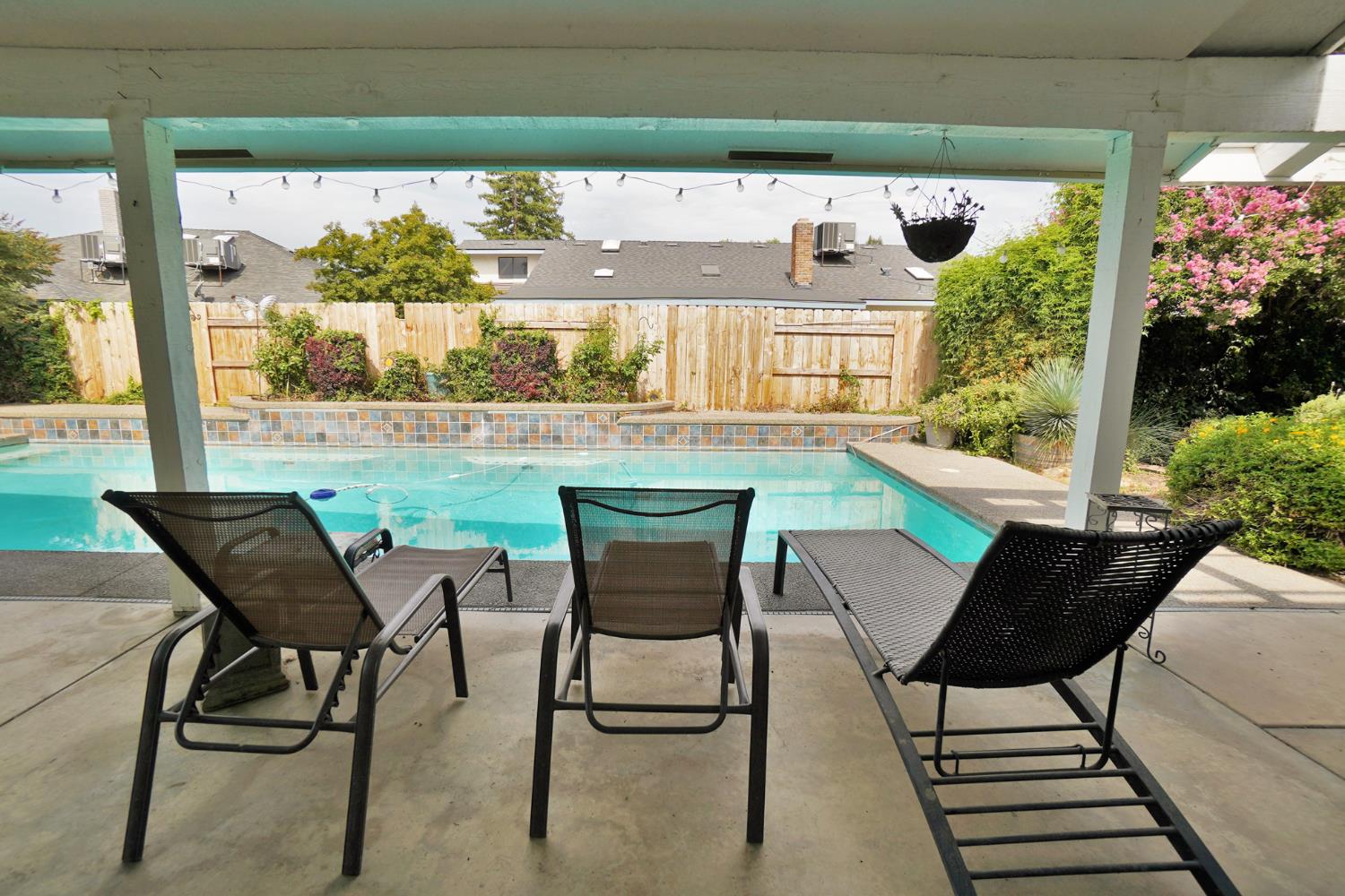 1105 N Cindy St, Visalia, CA 93291