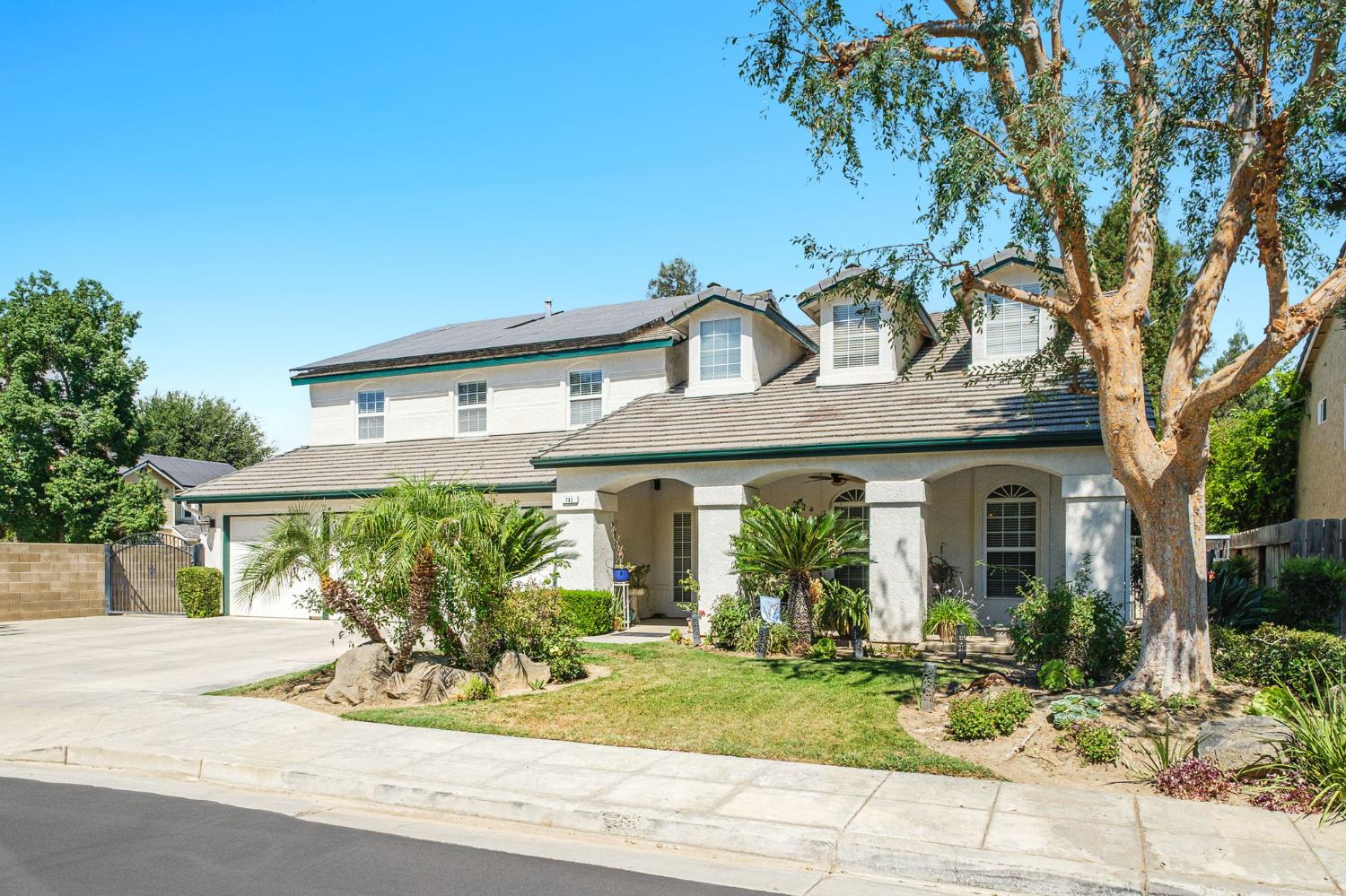 741 N Oxford Ave, Clovis, CA 93611