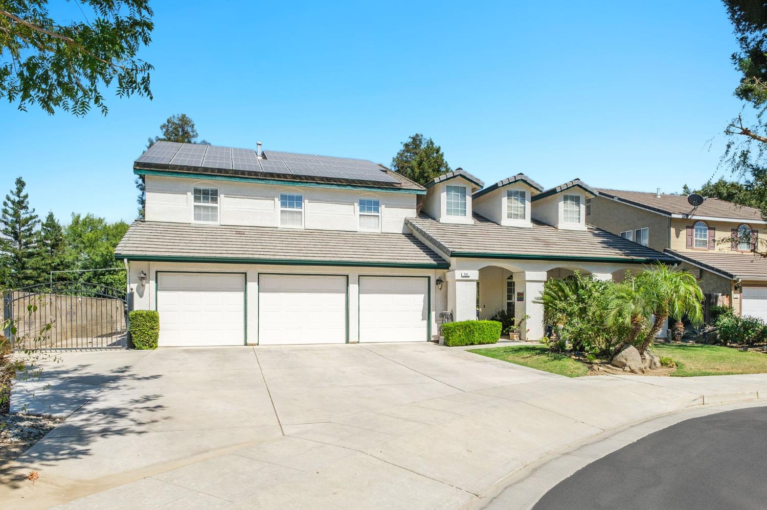 741 N Oxford Ave, Clovis, CA 93611