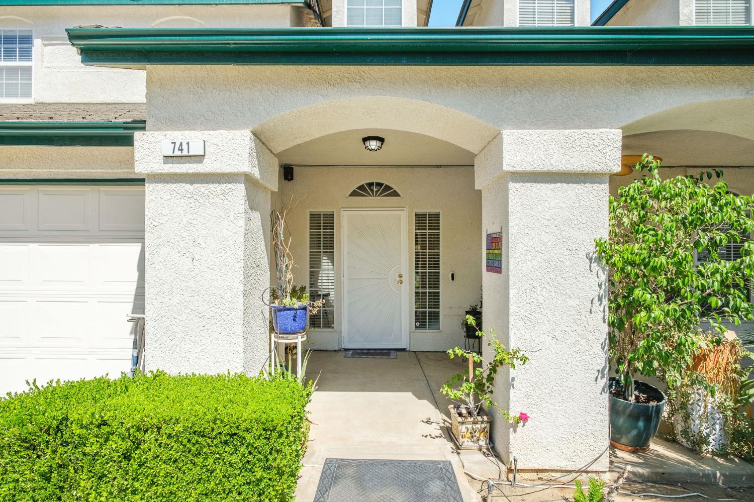 741 N Oxford Ave, Clovis, CA 93611