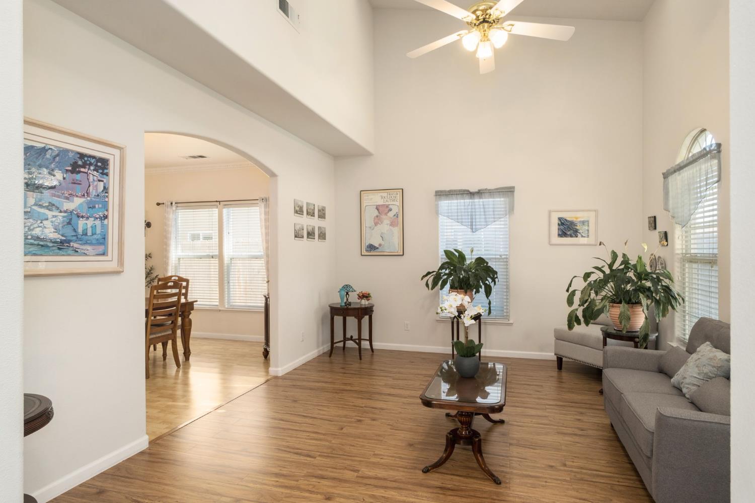 741 N Oxford Ave, Clovis, CA 93611