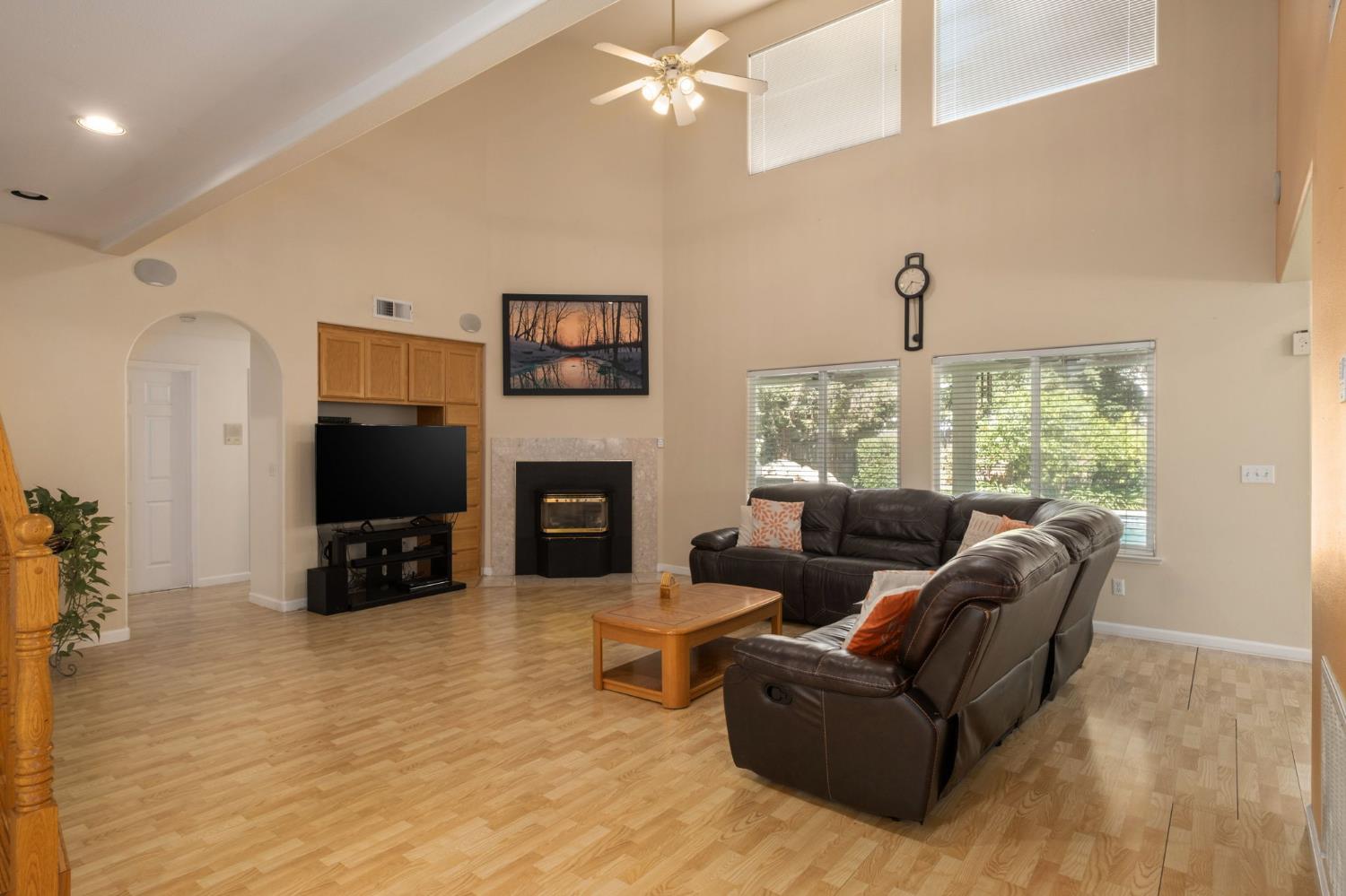 741 N Oxford Ave, Clovis, CA 93611