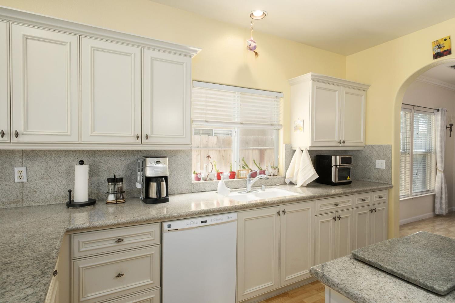 741 N Oxford Ave, Clovis, CA 93611