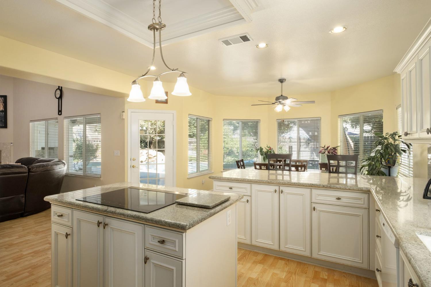 741 N Oxford Ave, Clovis, CA 93611