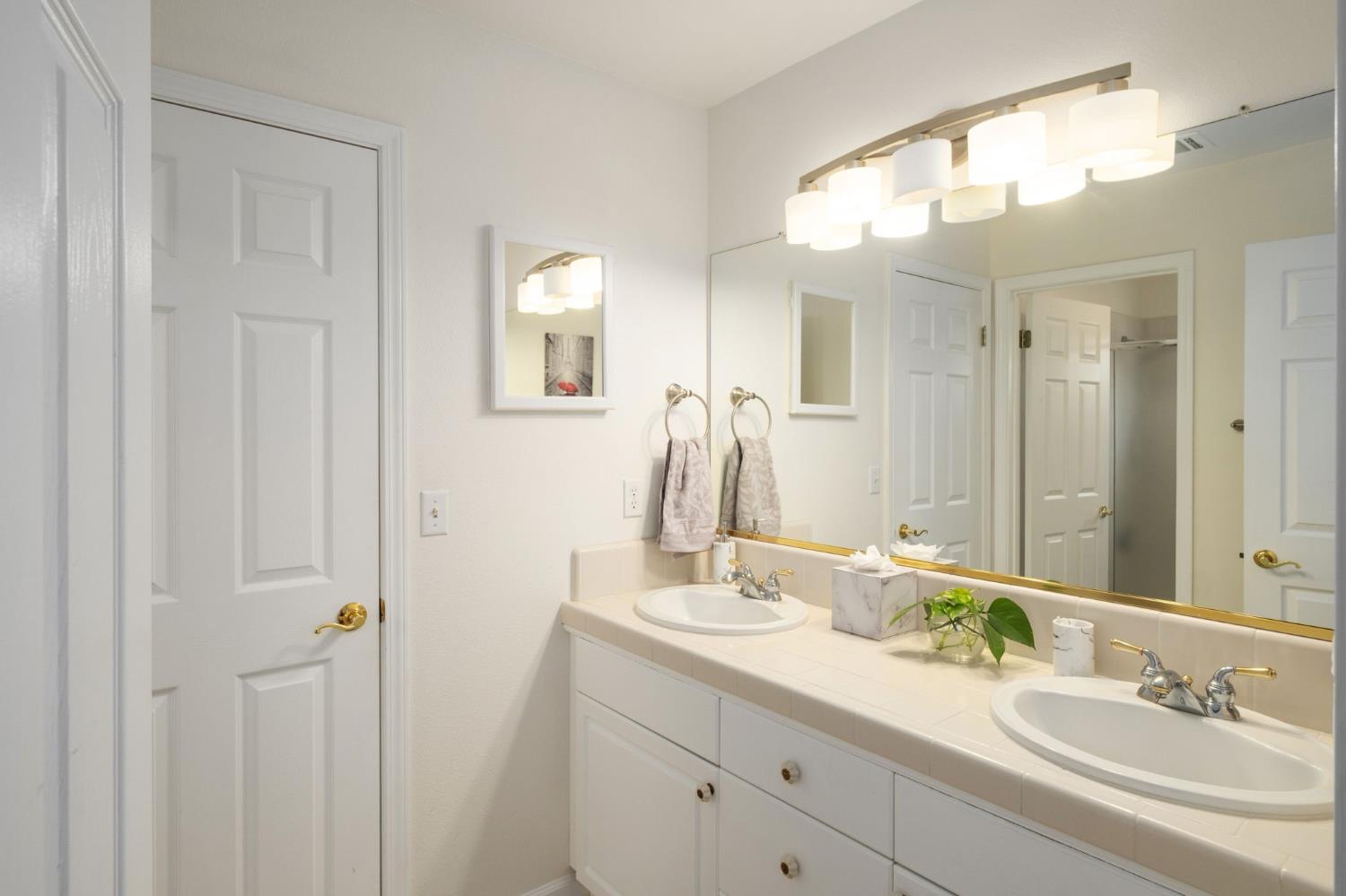 741 N Oxford Ave, Clovis, CA 93611