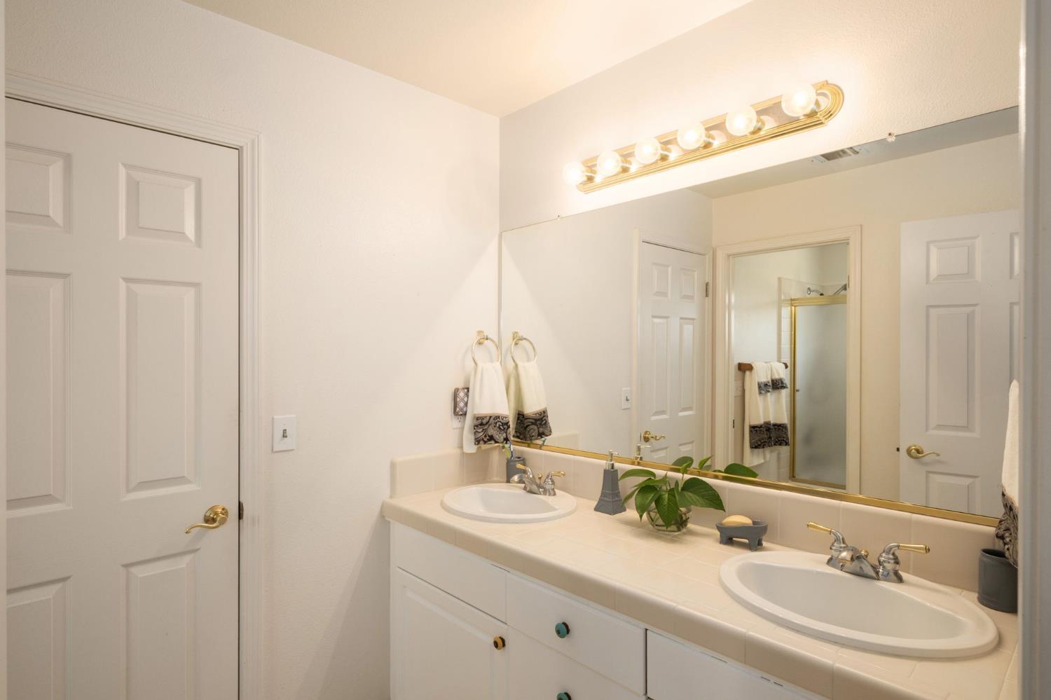 741 N Oxford Ave, Clovis, CA 93611