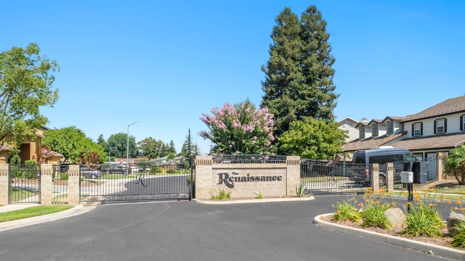 741 N Oxford Ave, Clovis, CA 93611