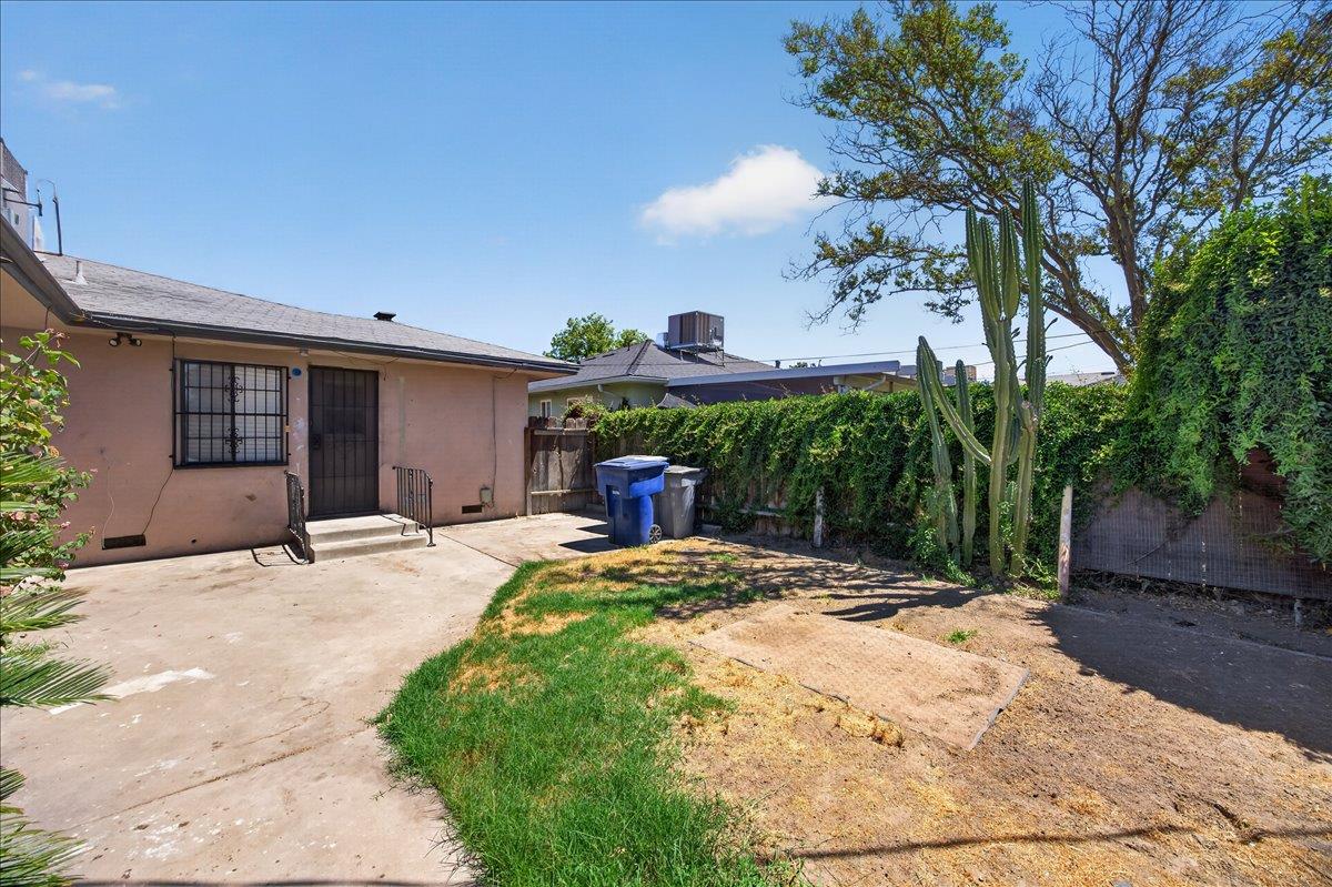 2908 E Terrace Ave, Fresno, CA 93703