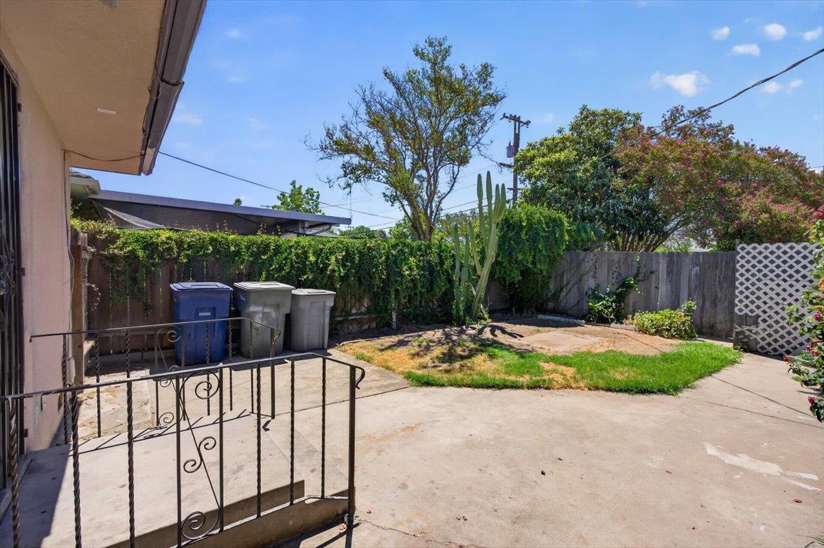2908 E Terrace Ave, Fresno, CA 93703