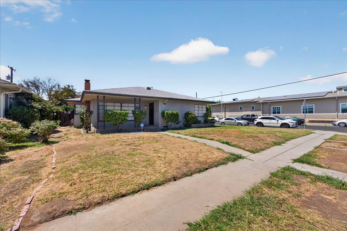2908 E Terrace Ave, Fresno, CA 93703