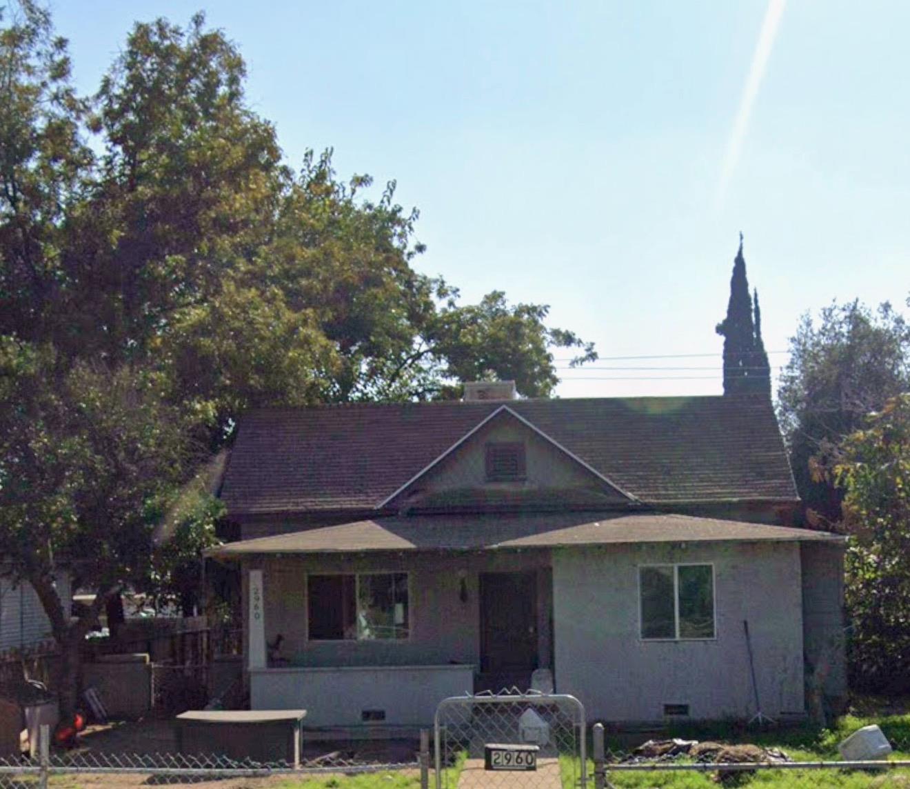2960 E Illinois Ave, Fresno, CA 93701
