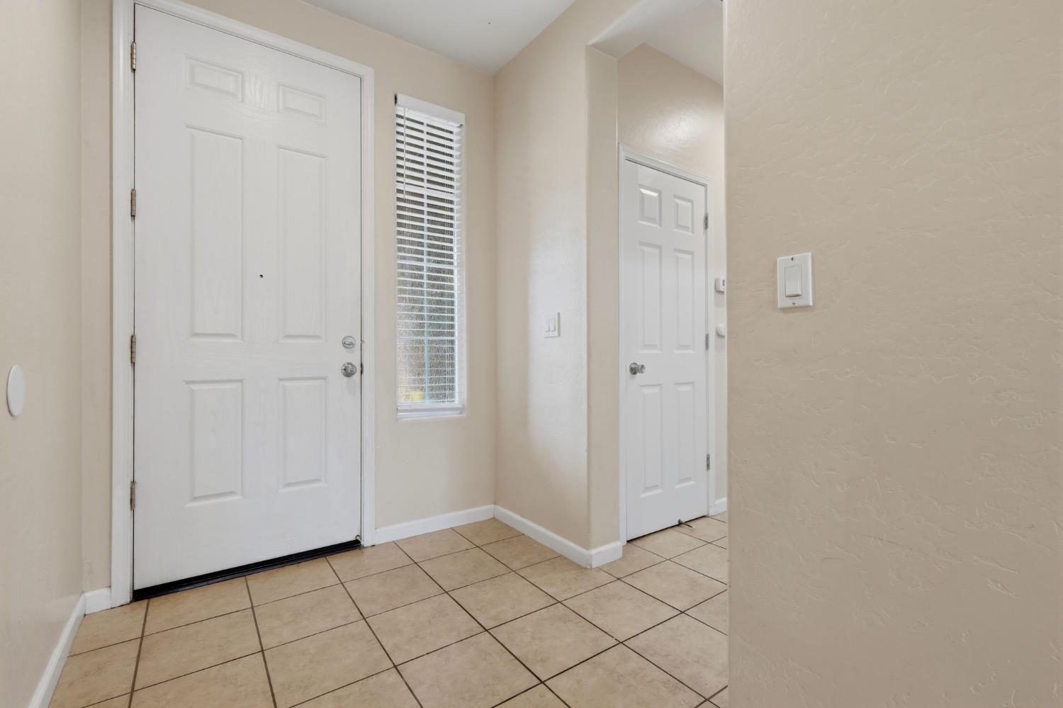 3042 W Delta, Visalia, CA 93291