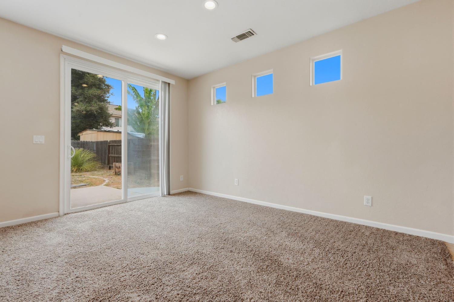 3042 W Delta, Visalia, CA 93291