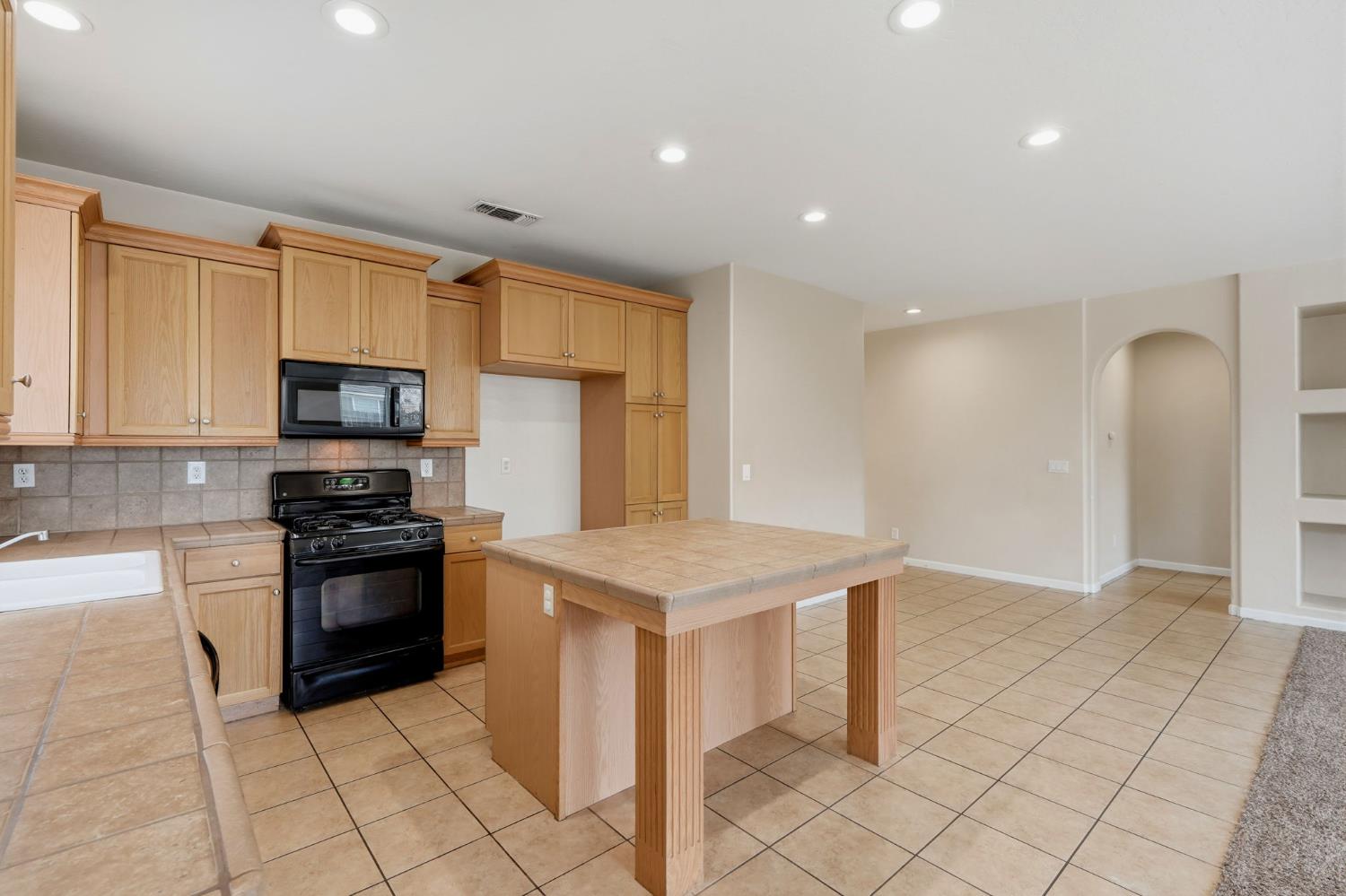 3042 W Delta, Visalia, CA 93291