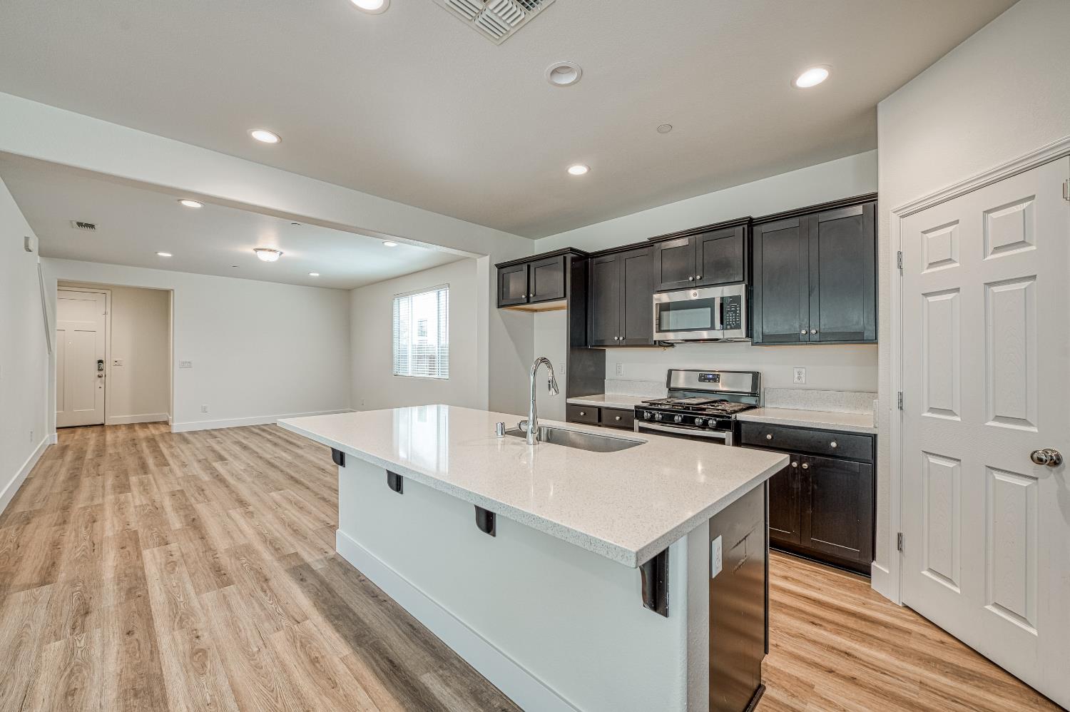 7452 E Homan Ave, Fresno, CA 93737