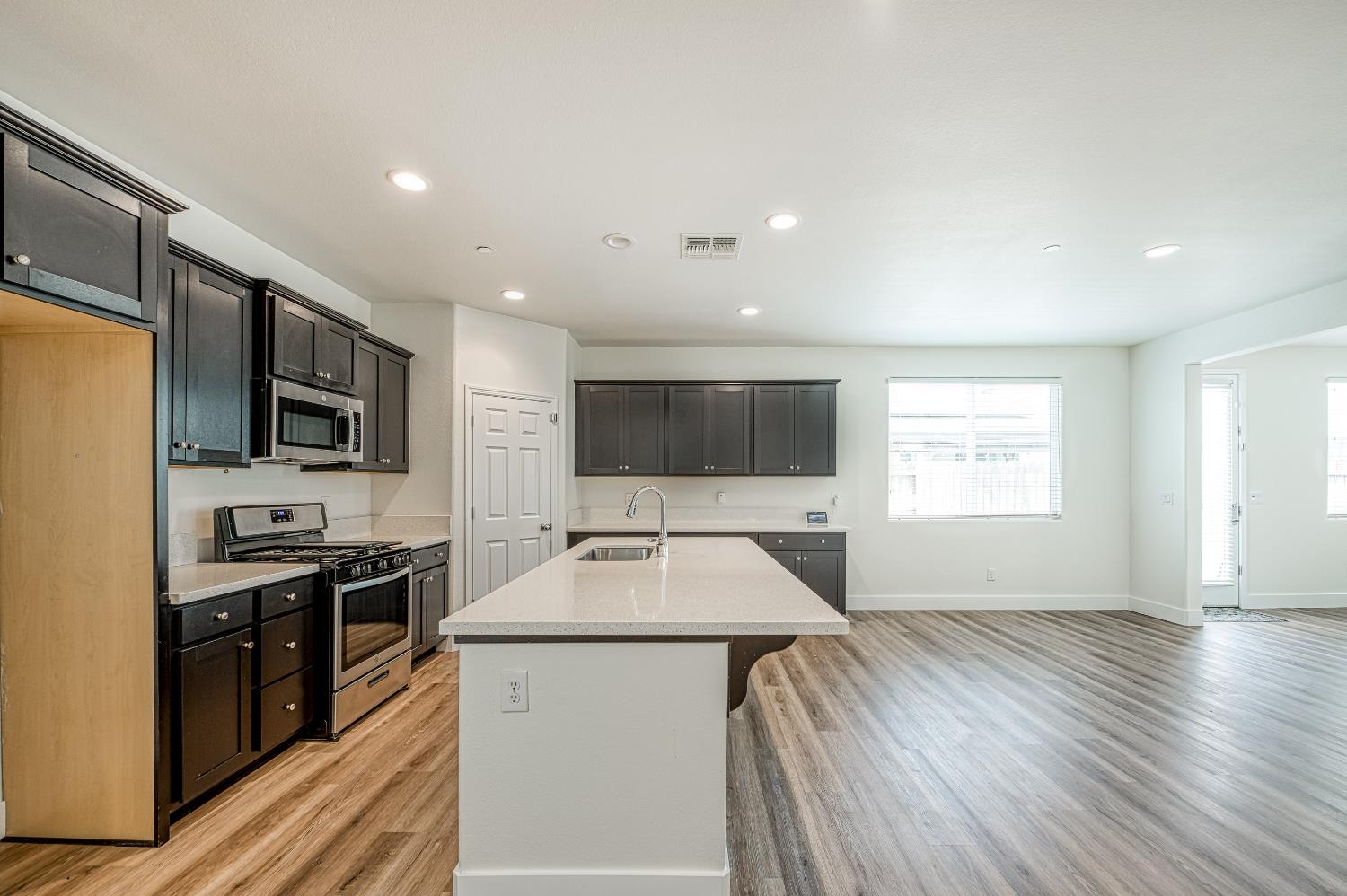 7452 E Homan Ave, Fresno, CA 93737